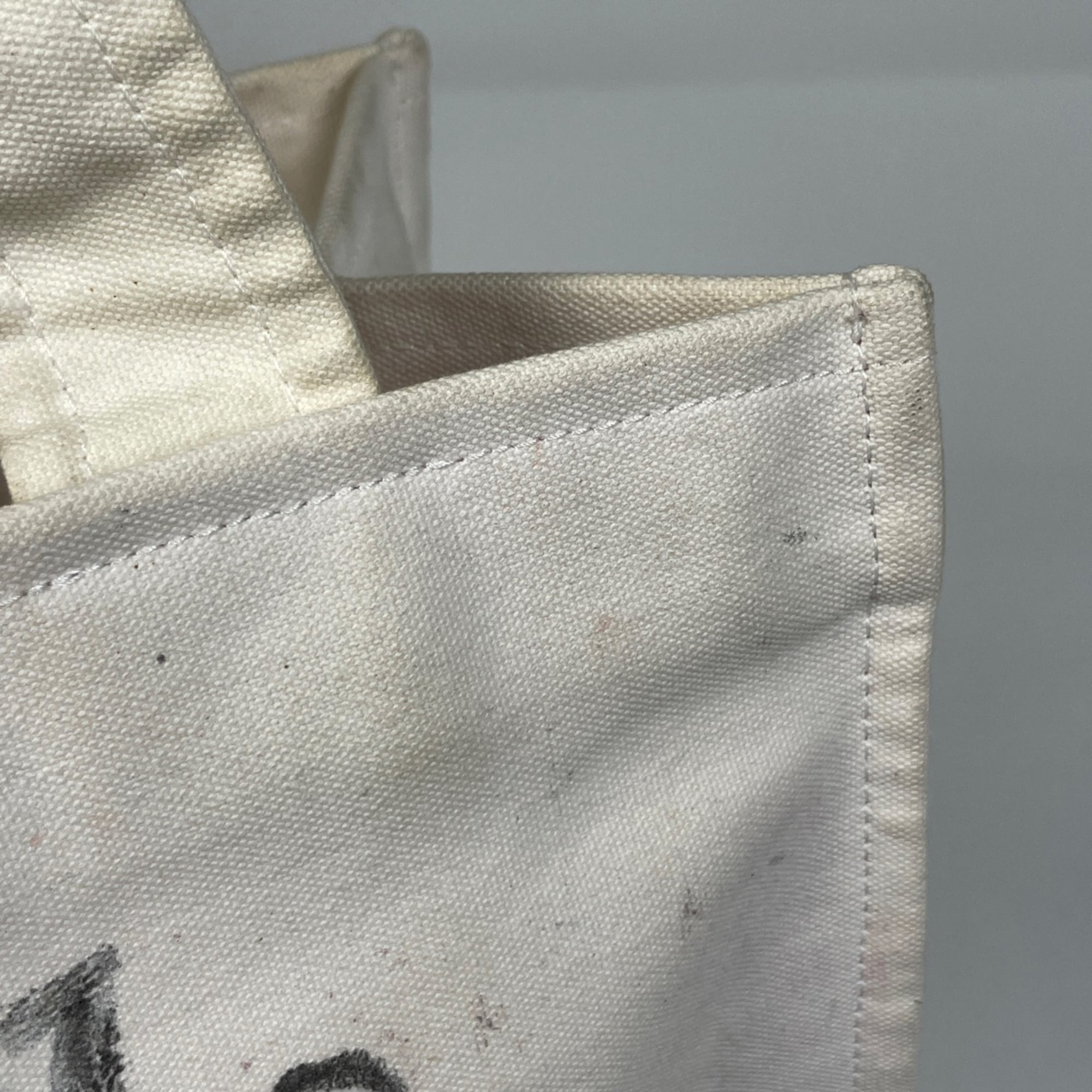 Chanel White Canvas Tote Bag (Pre-Owned)