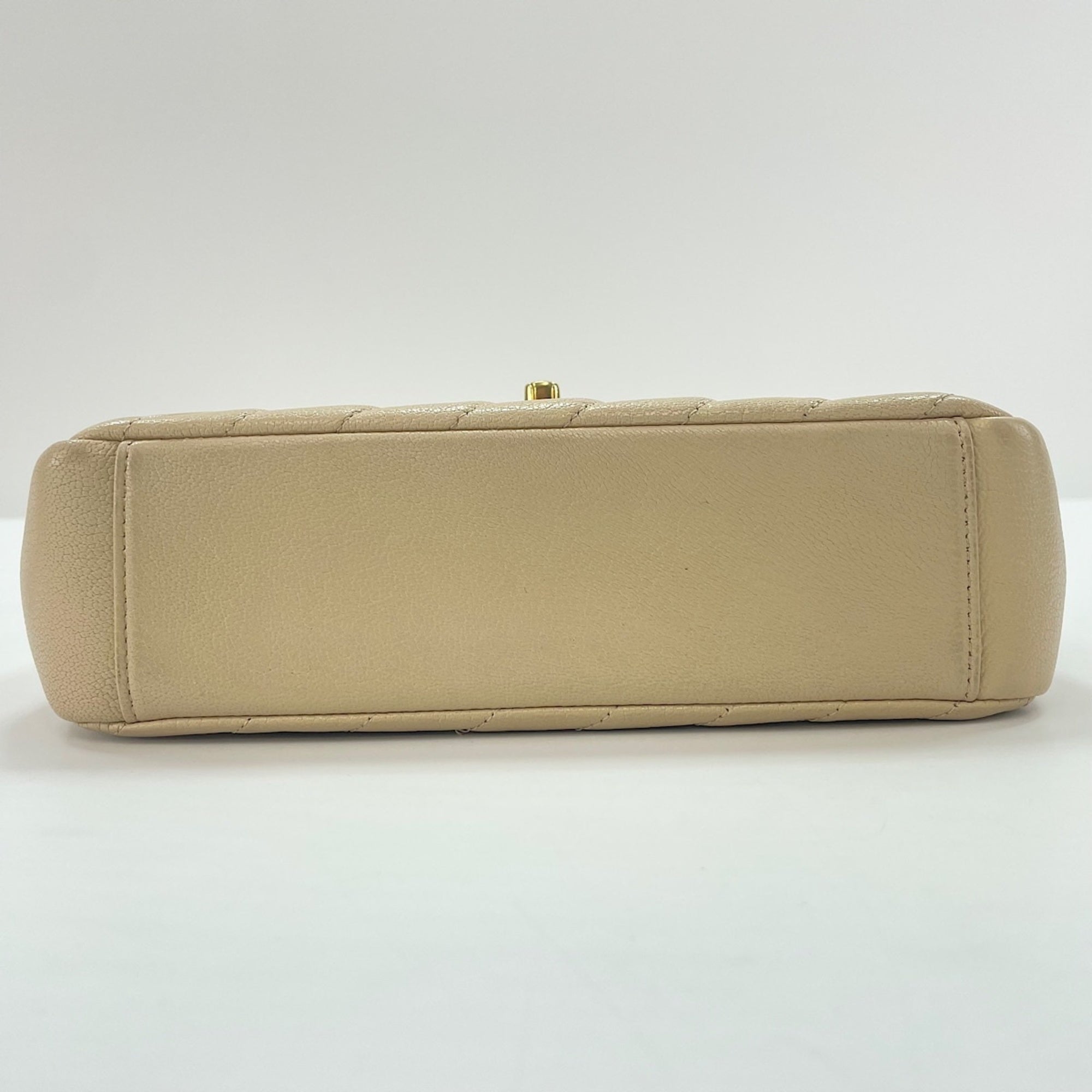 Chanel Beige Shoulder Bag (Pre-Owned)