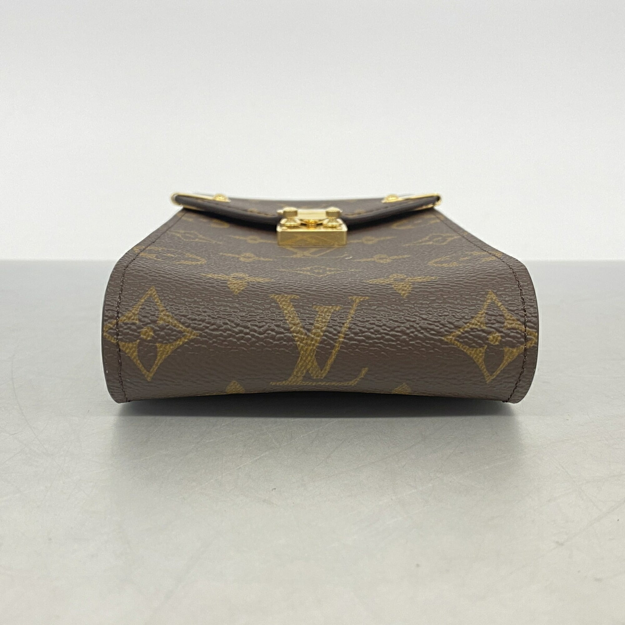 Louis Vuitton Brown Shoulder Bag (Pre-Owned)