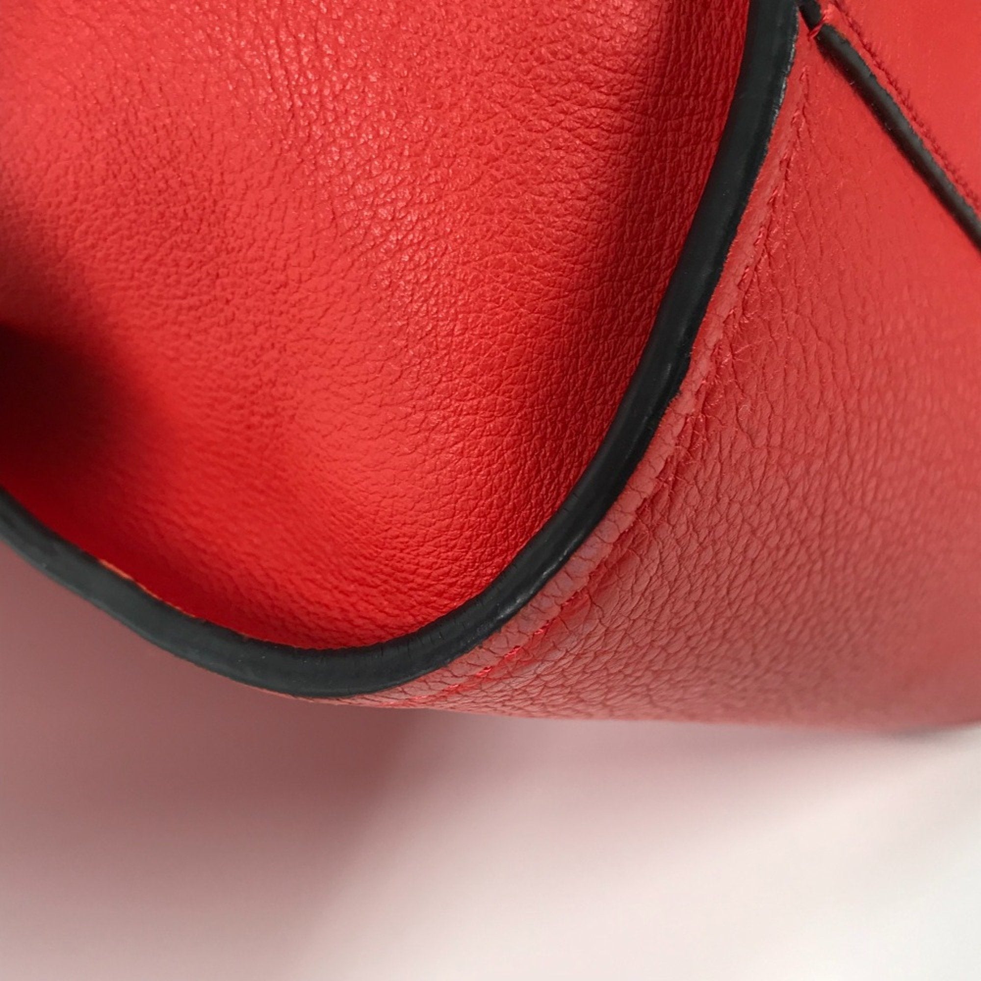 Loewe Red Leather Handbag (Pre-Owned)