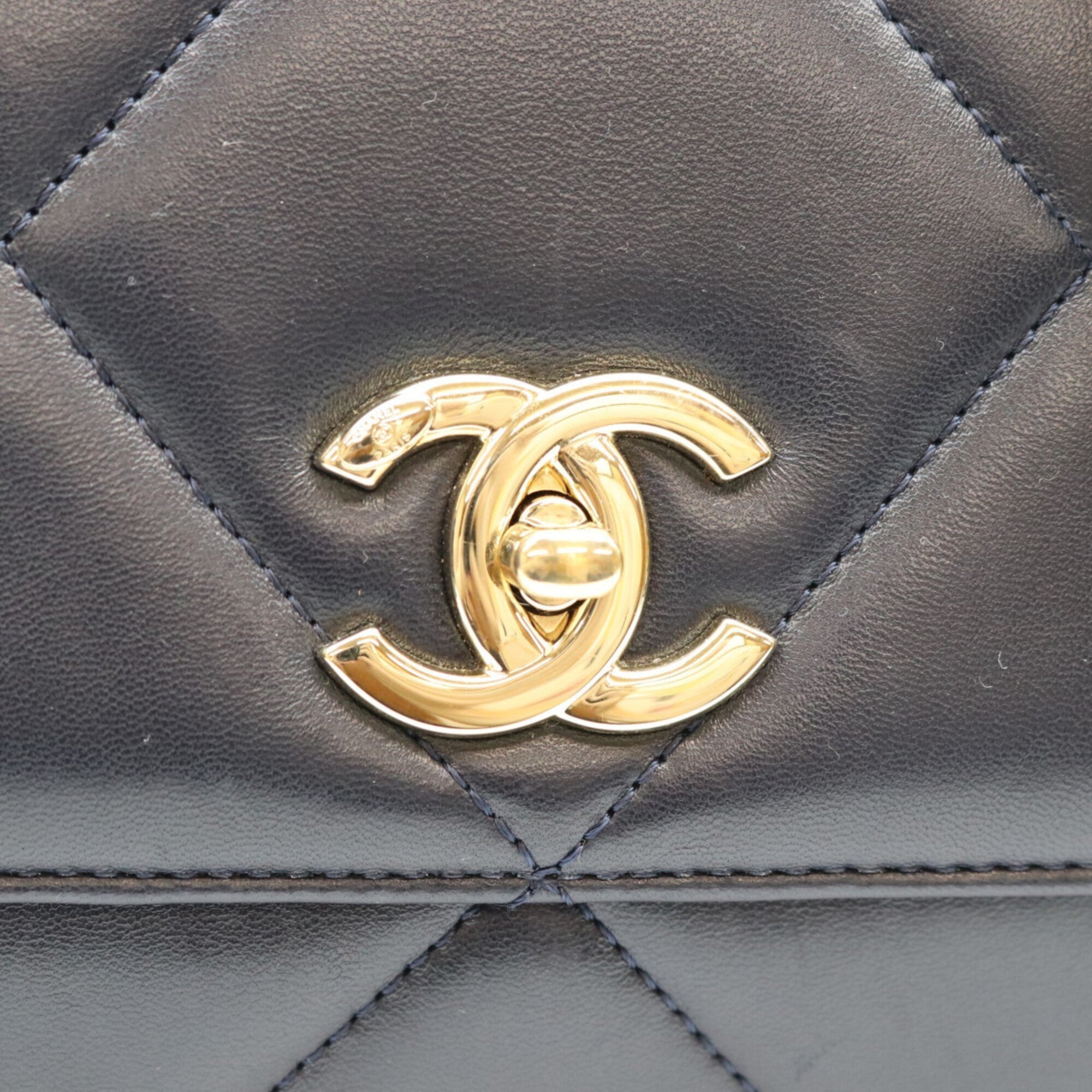 Chanel Black Leather Shoulder Bag (Pre-Owned)