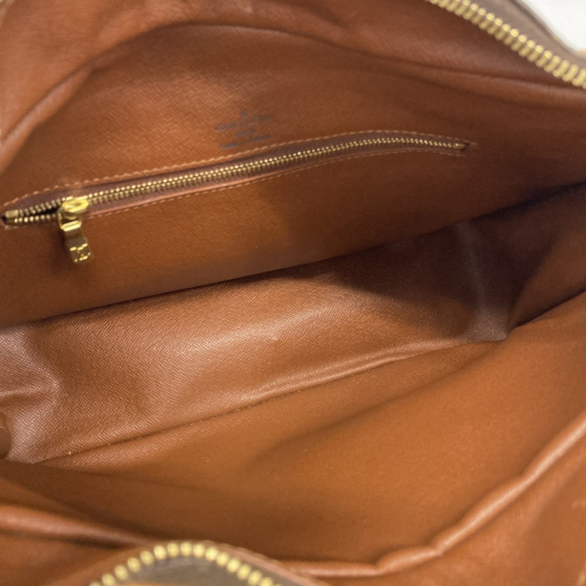 Louis Vuitton Brown Shoulder Bag (Pre-Owned)