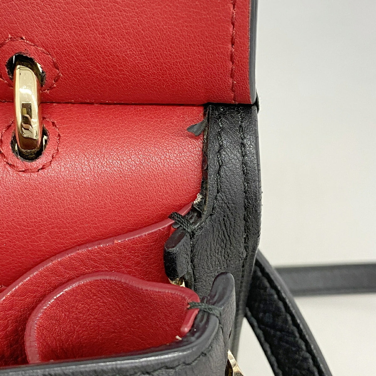 Salvatore Ferragamo Black Red Color Leather Handbag (Pre-Owned)