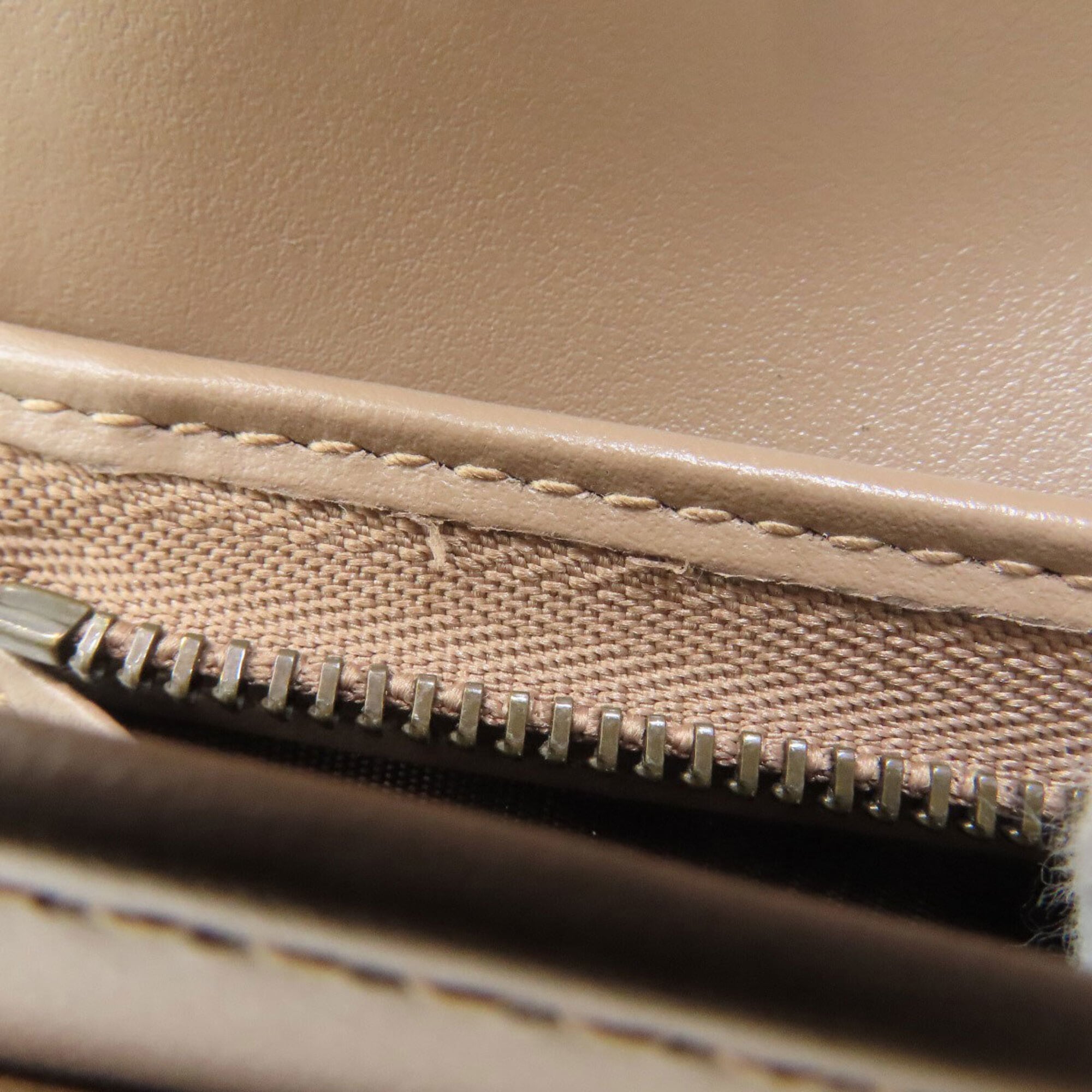 Gucci Pink Beige Leather Wallet (Bi-Fold) (Pre-Owned)