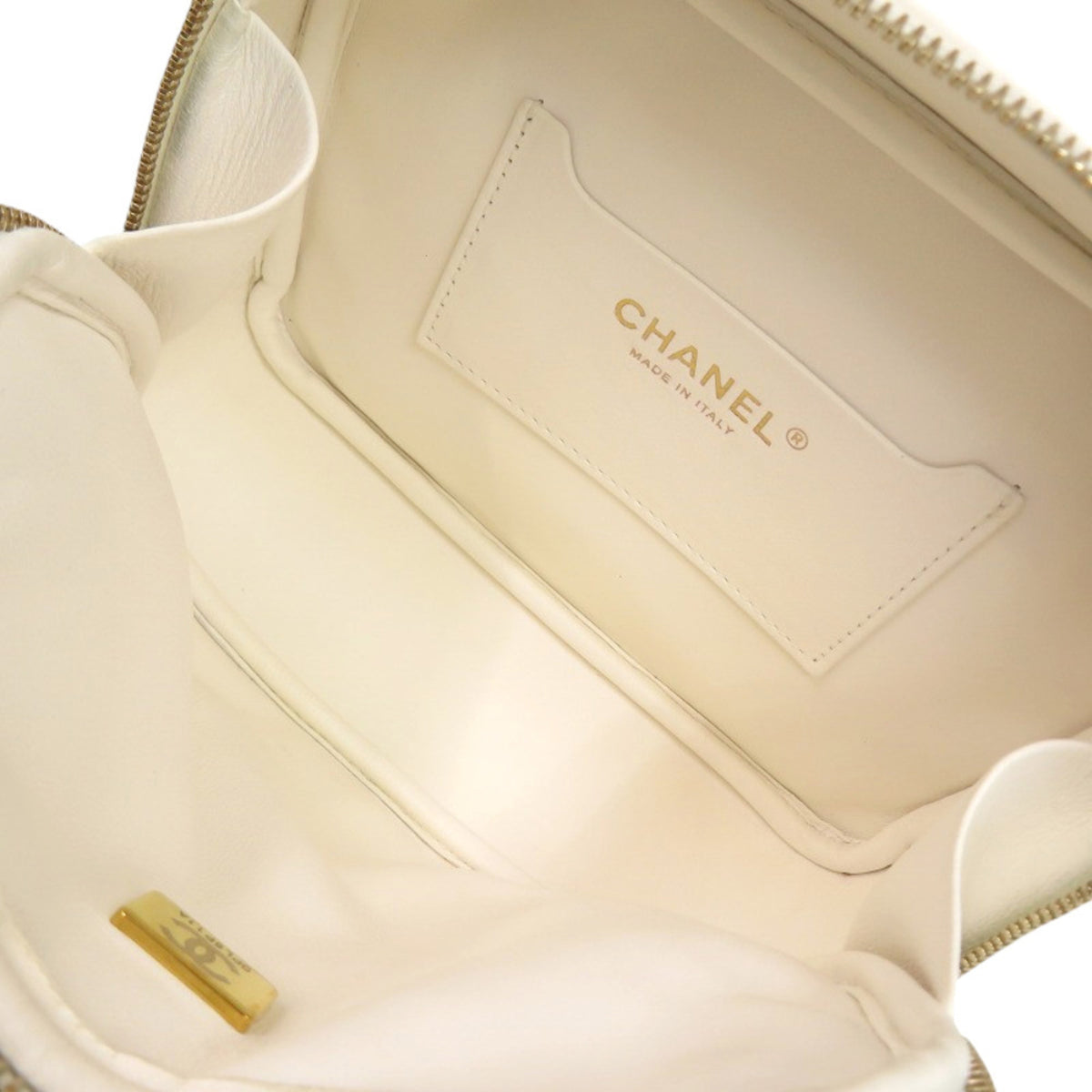 Chanel White Leather Shoulder Bag (Pre-Owned)