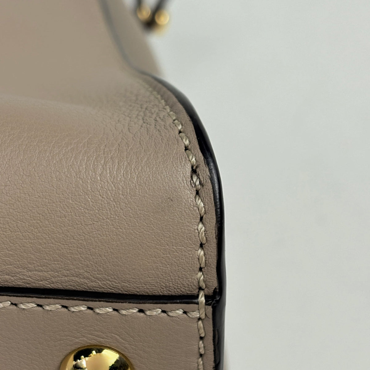 Fendi Beige Leather Handbag (Pre-Owned)