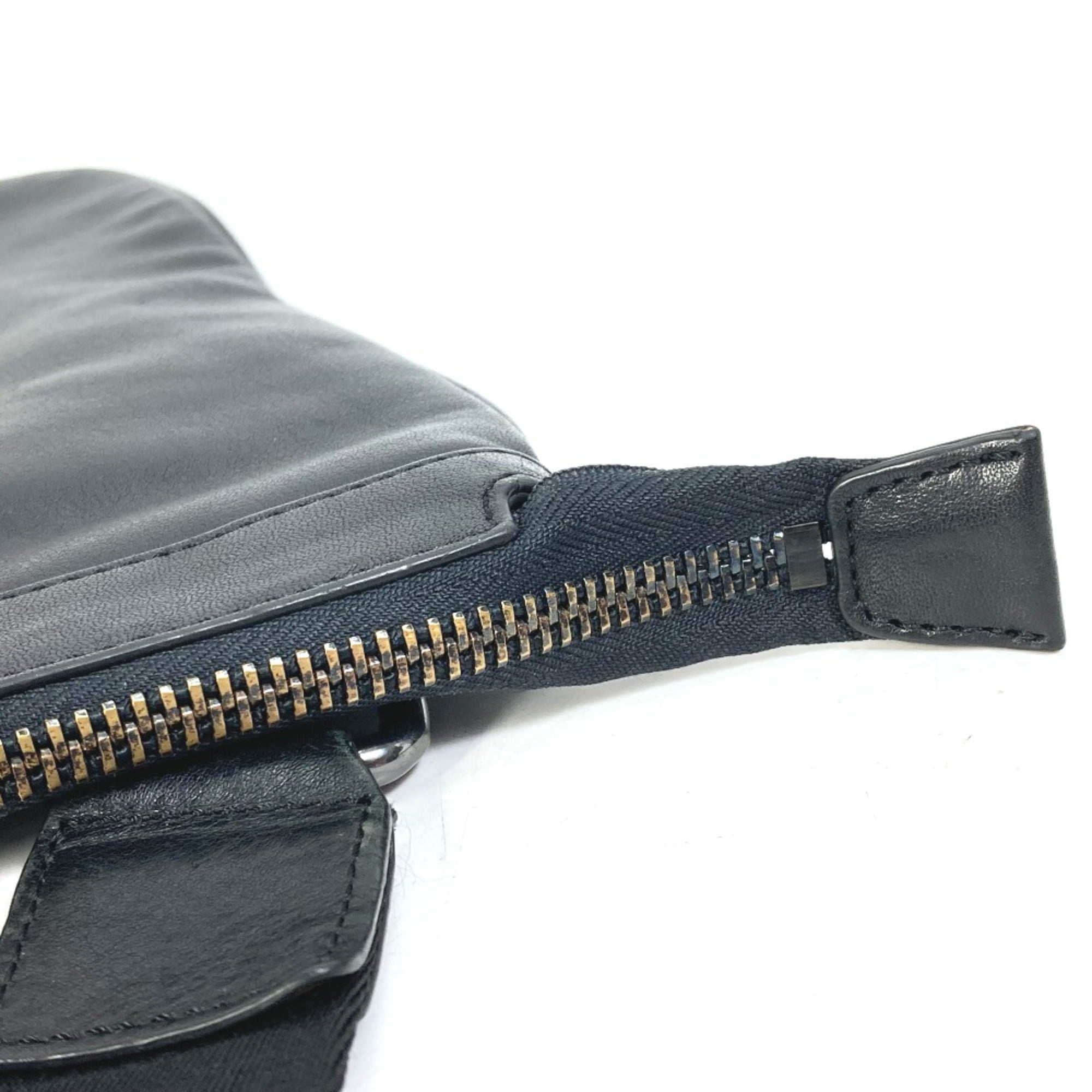 Versace Black Leather Shoulder Bag (Pre-Owned)
