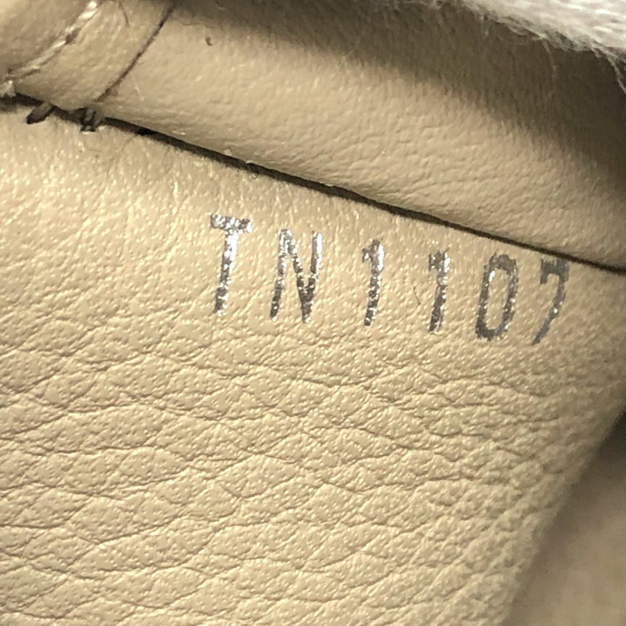 Louis Vuitton Beige Other Wallet (Bi-Fold) (Pre-Owned)