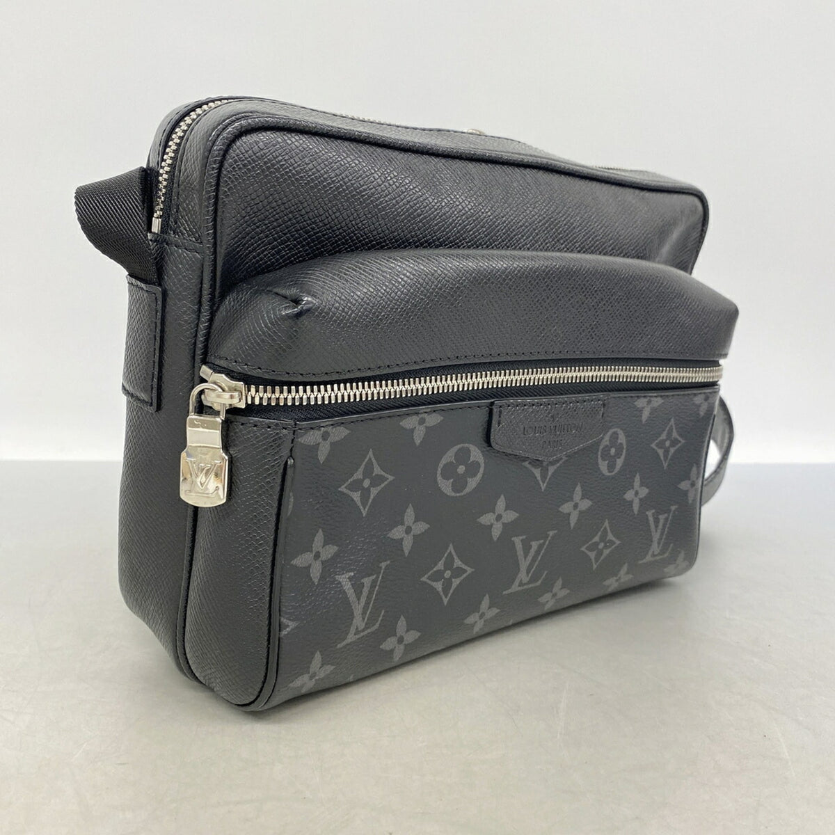 Louis Vuitton Black Shoulder Bag (Pre-Owned)