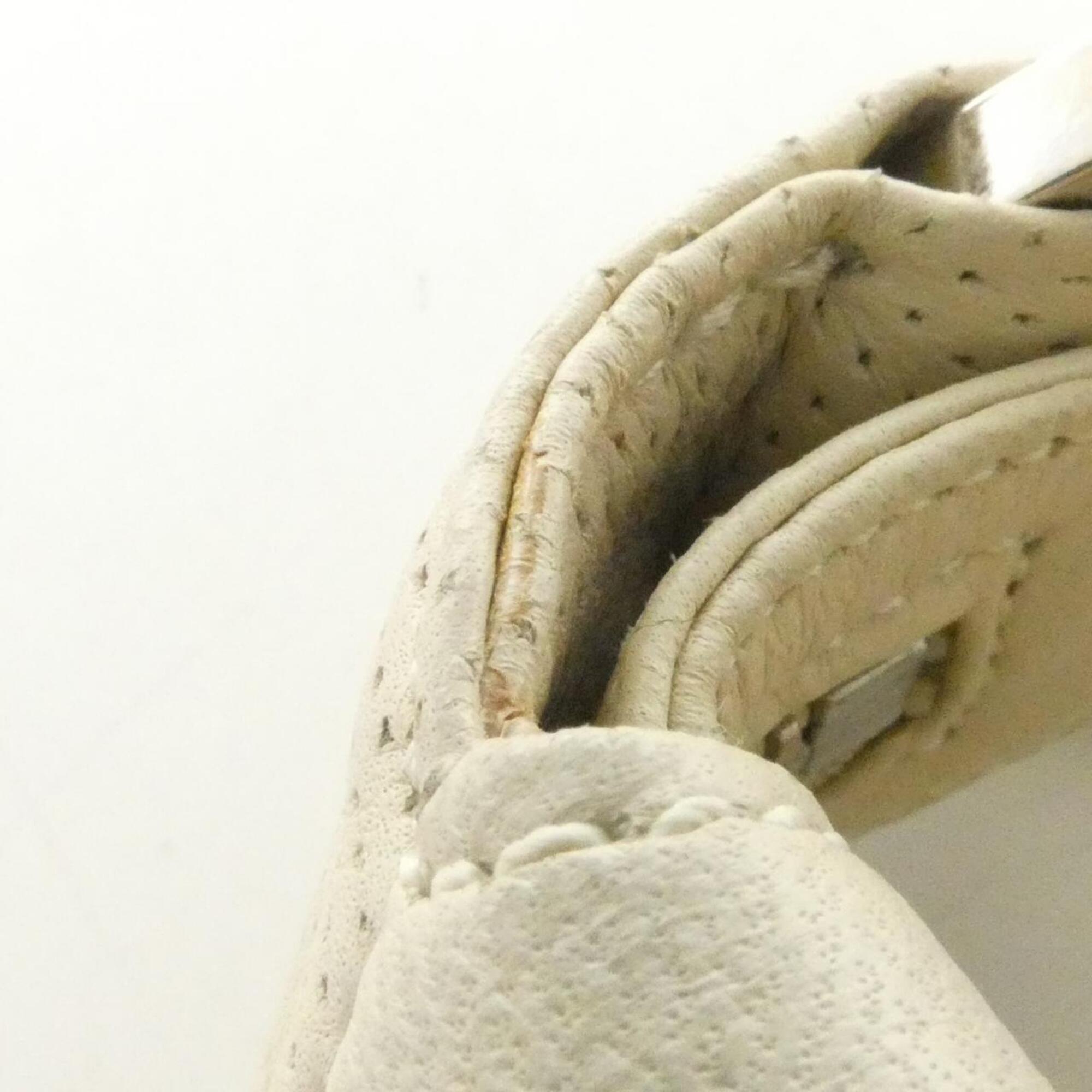 Loewe Ivory Leather Handbag (Pre-Owned)