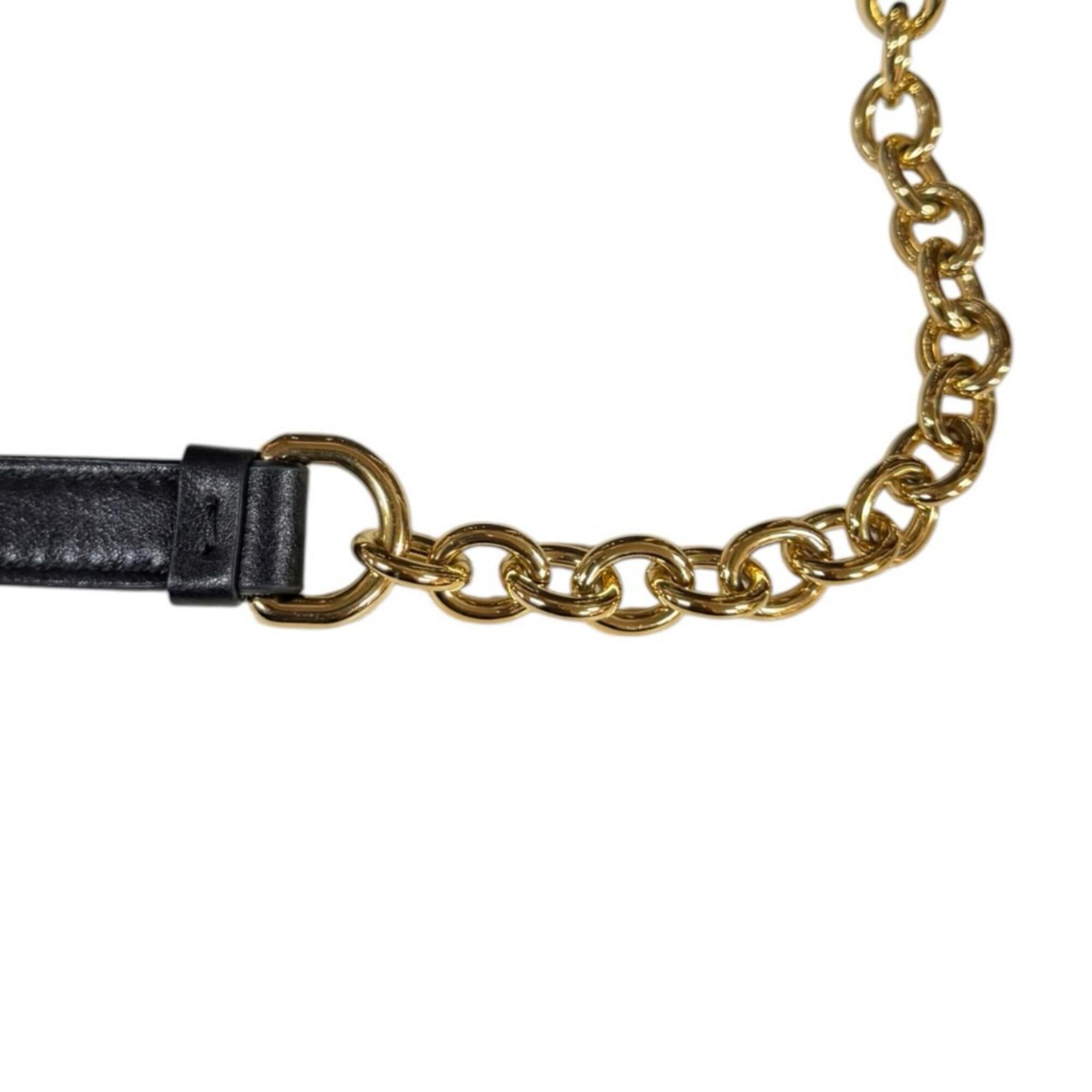 Salvatore Ferragamo Black Leather Shoulder Bag (Pre-Owned)