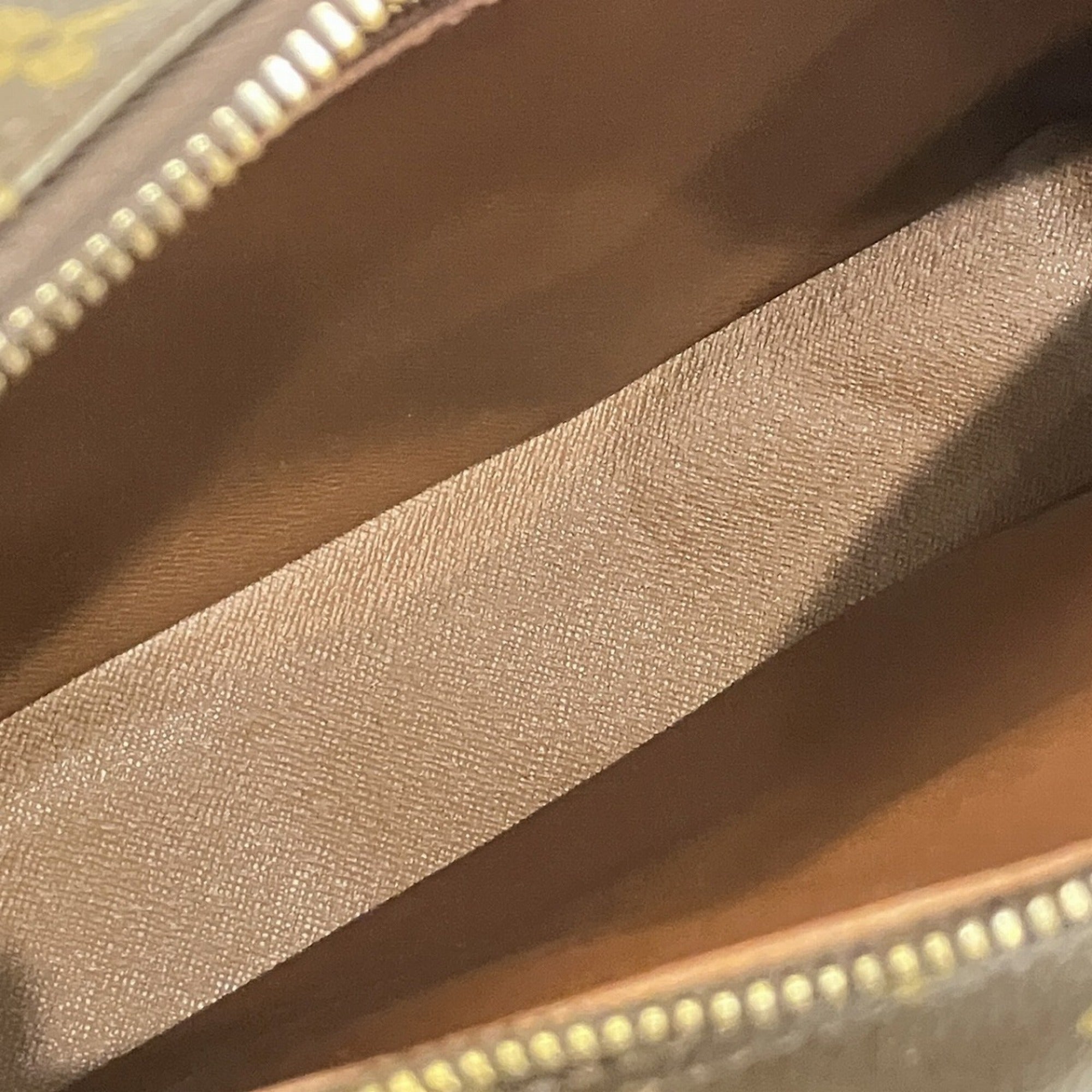 Louis Vuitton Brown Leather Shoulder Bag (Pre-Owned)