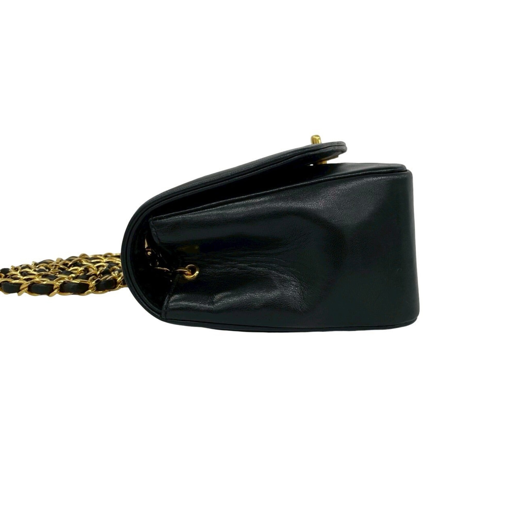 Chanel Black Leather Shoulder Bag (Pre-Owned)