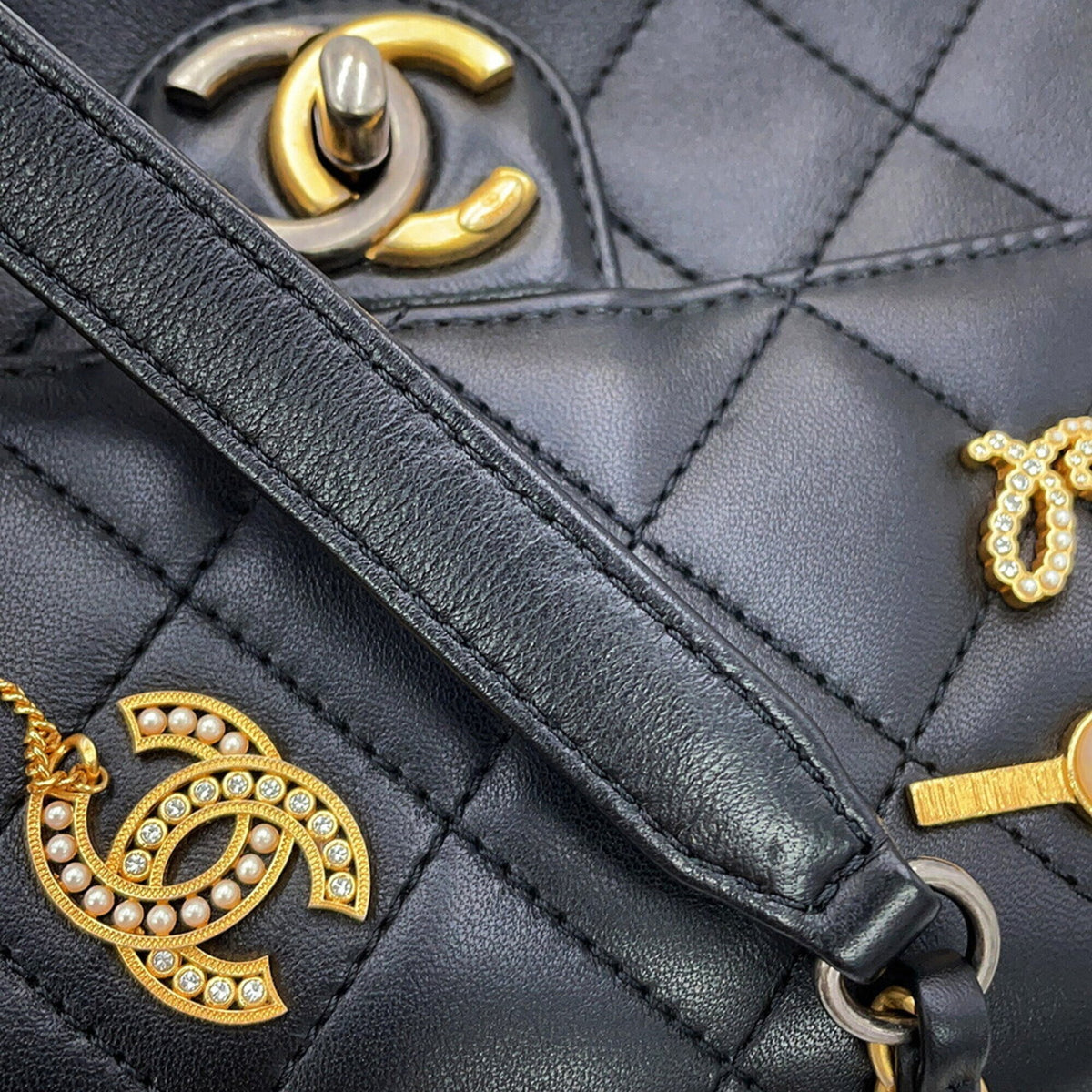 Chanel Matelasse Black Rhinestone Leather Handbag Shoulder Bag (Pre-Owned)