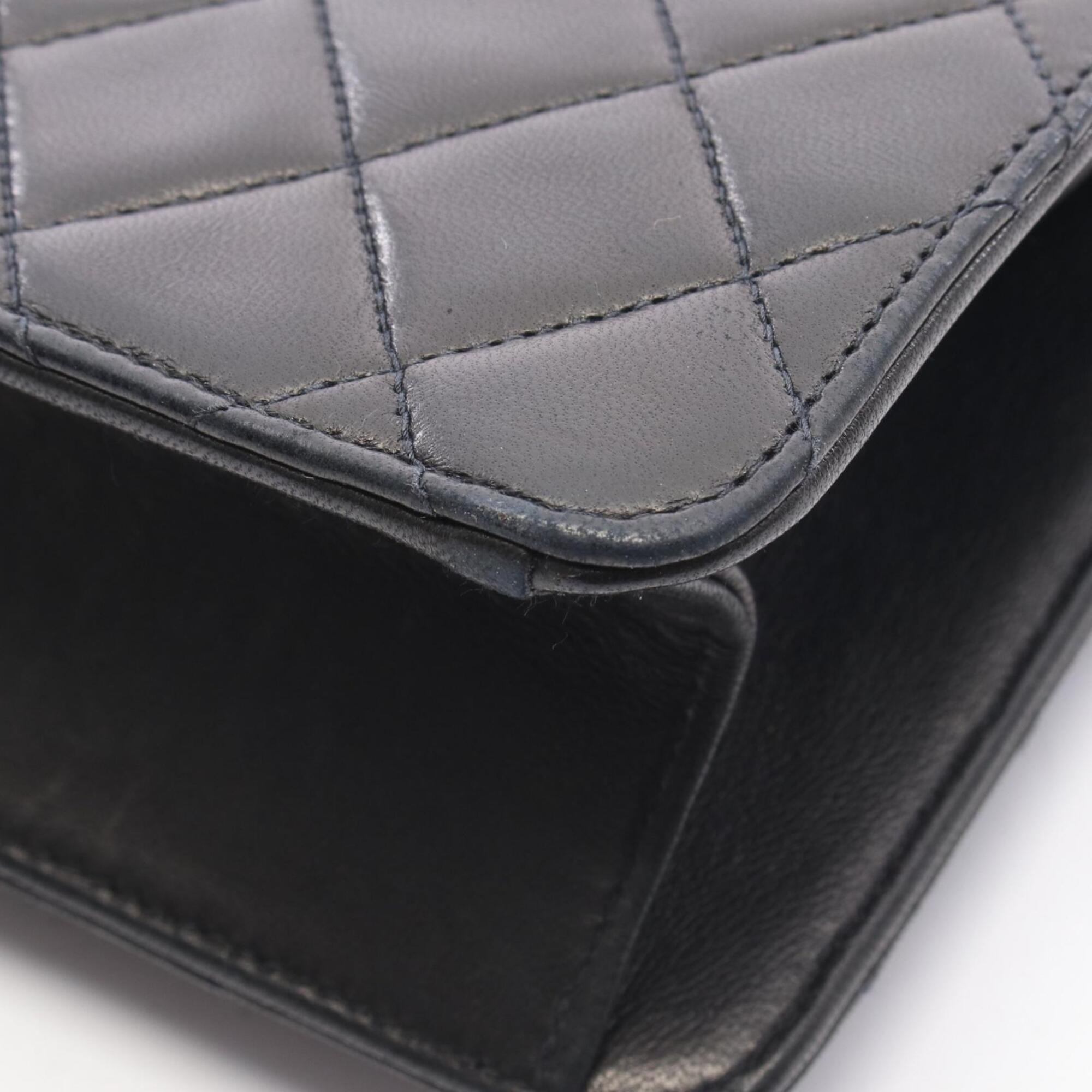 Chanel Black Leather Handbag Shoulder Bag (Pre-Owned)