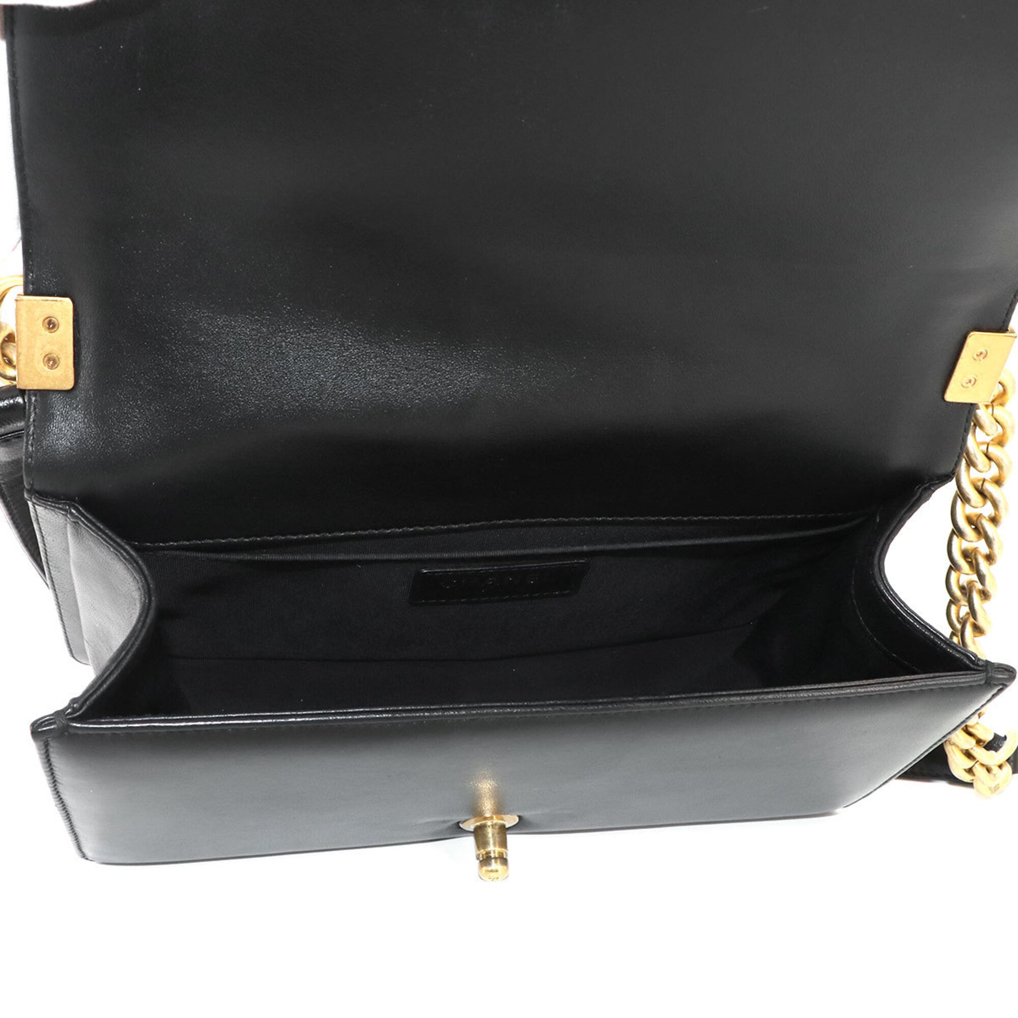 Chanel Boy Chanel Black Leather Handbag Shoulder Bag (Pre-Owned)