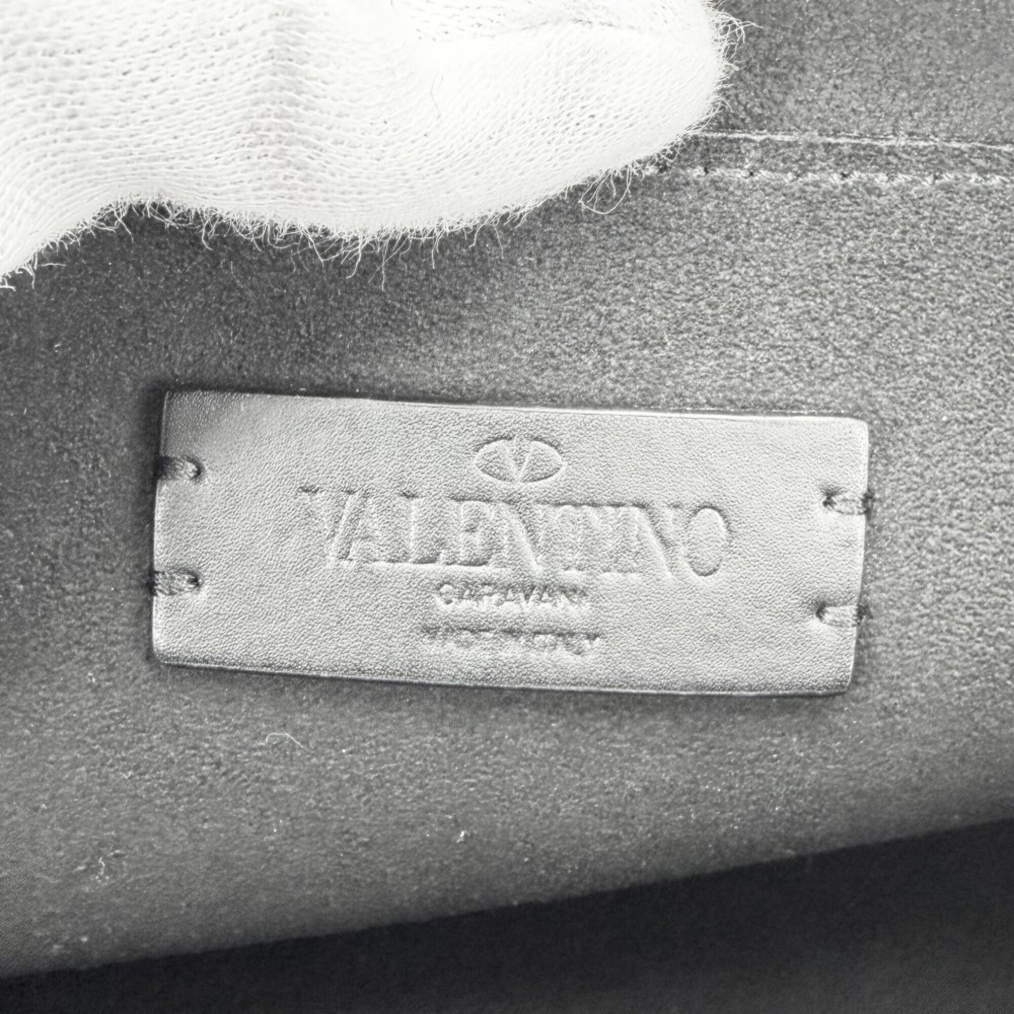 Valentino Garavani Black Leather Shoulder Bag (Pre-Owned)