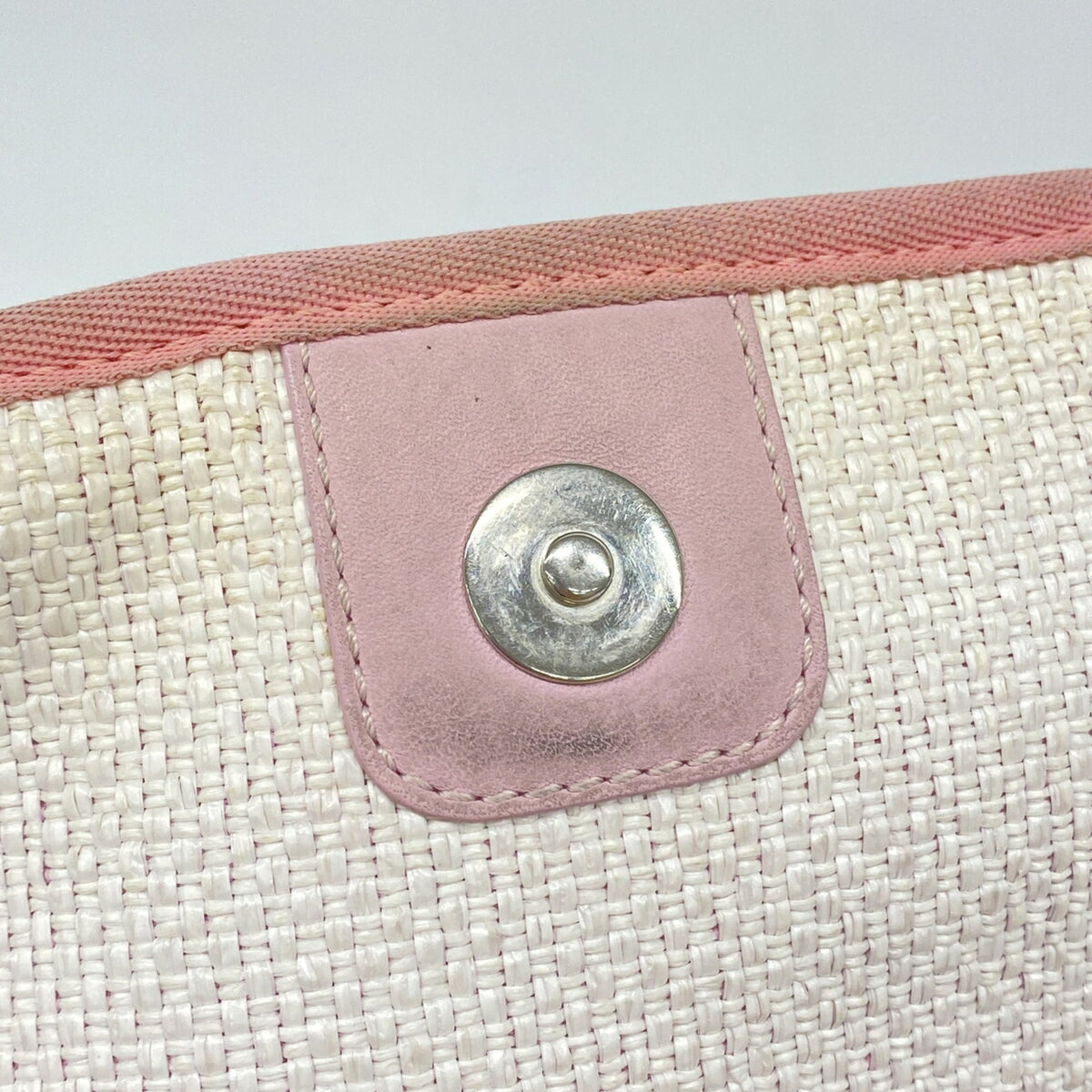 Chanel Pink White Straw Shoulder Bag (Pre-Owned)