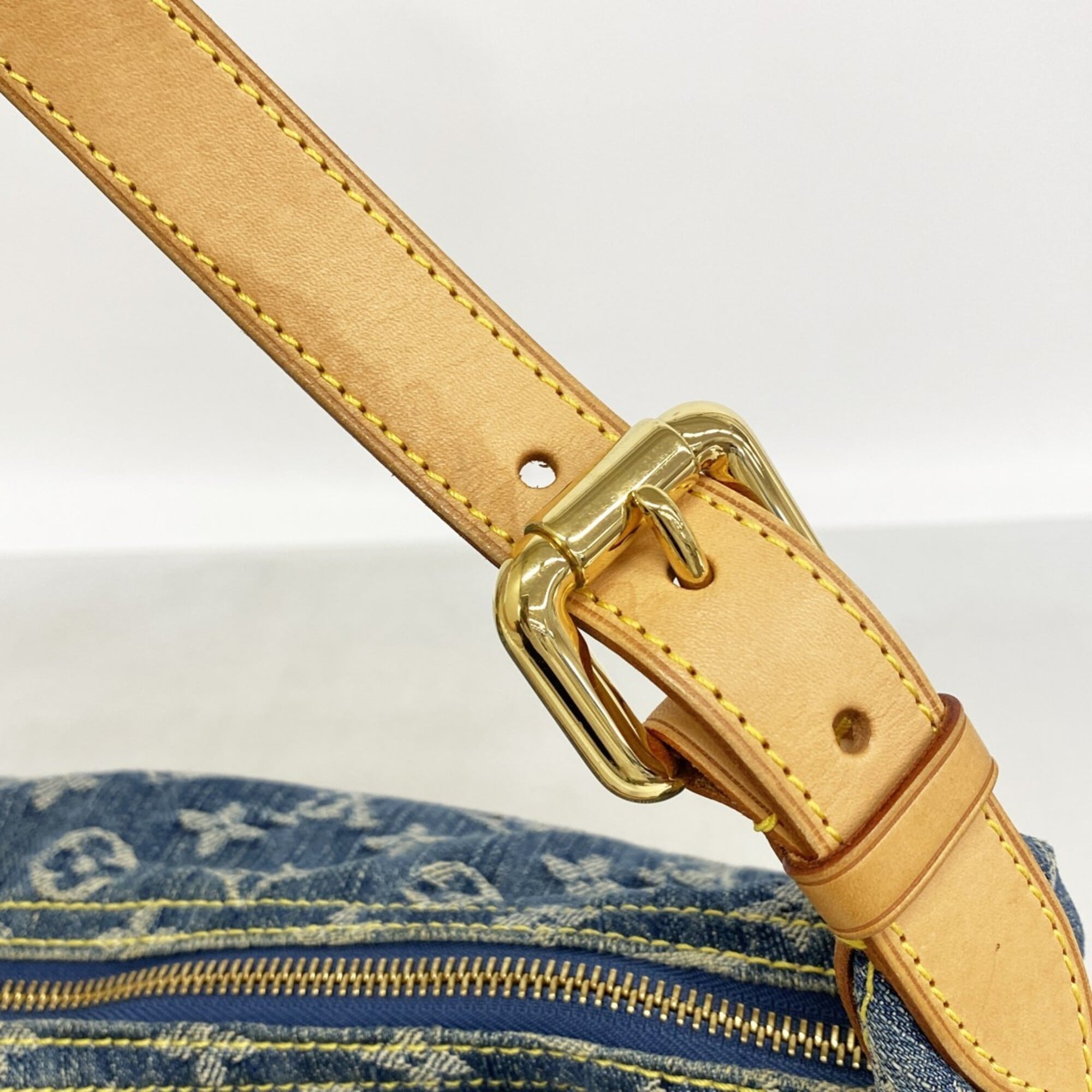 Louis Vuitton Blue Shoulder Bag (Pre-Owned)