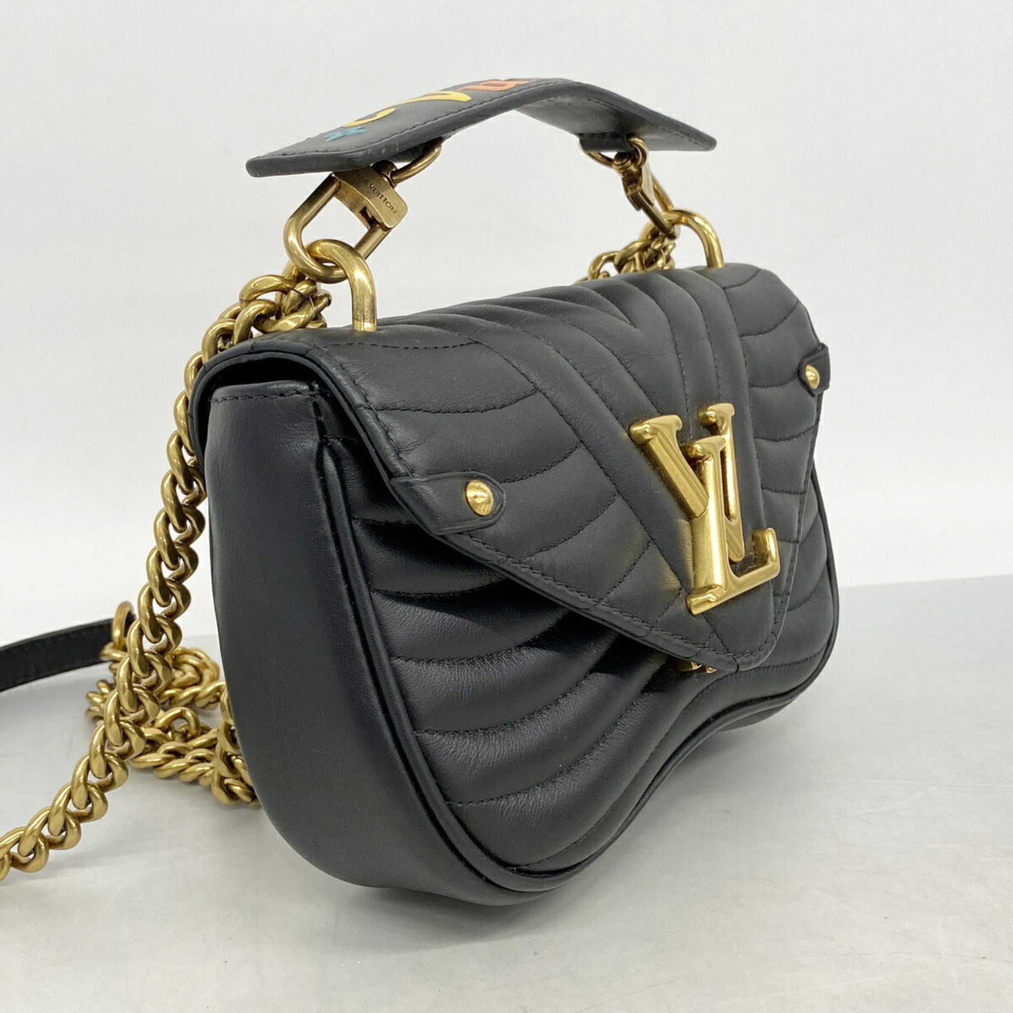 Louis Vuitton Noir Handbag (Pre-Owned)