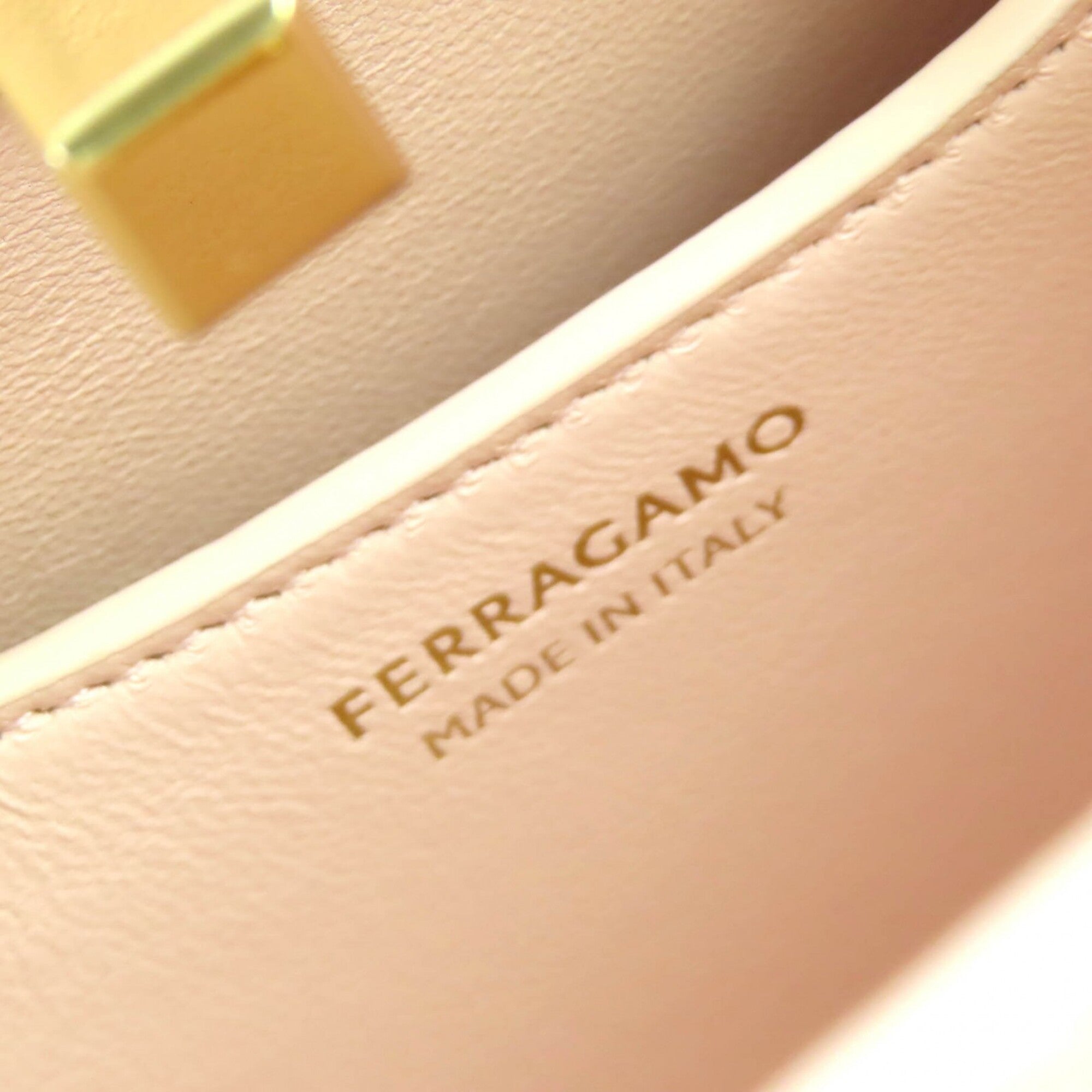 Salvatore Ferragamo Gancini Gold Leather Handbag Shoulder Bag (Pre-Owned)