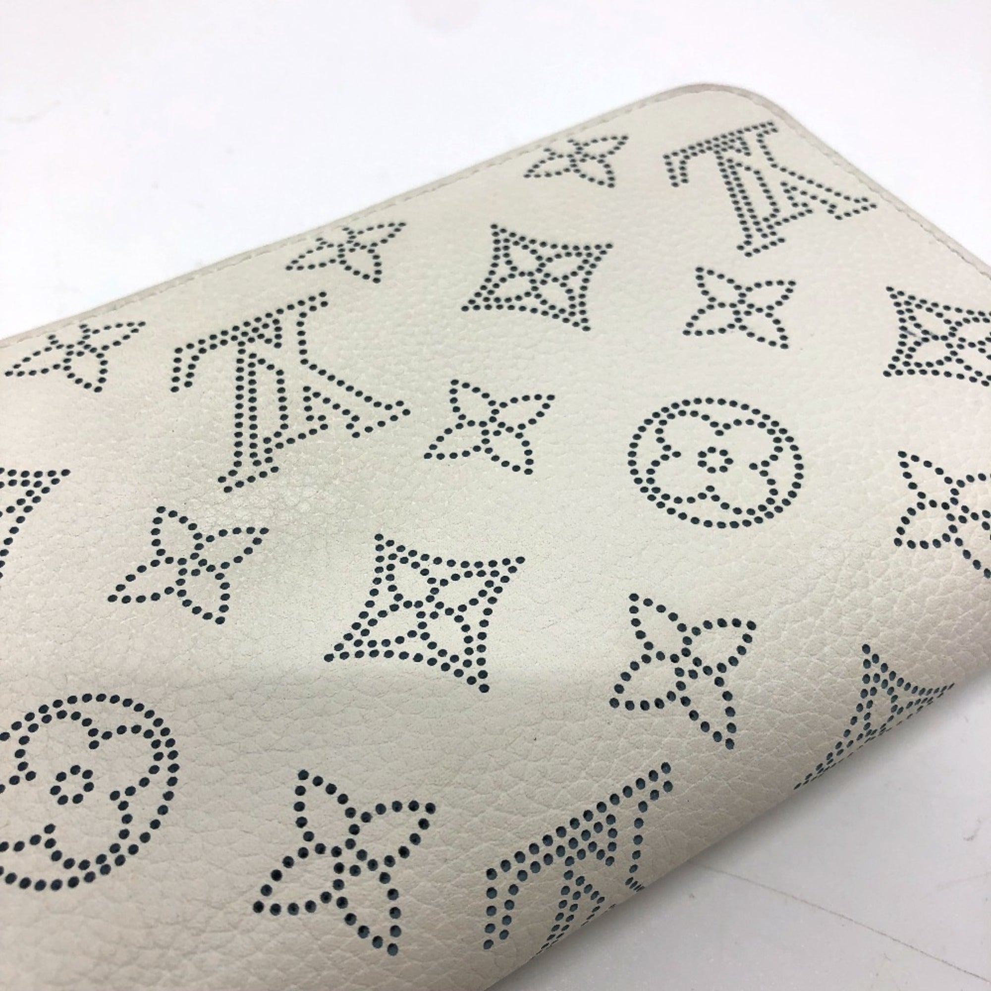Louis Vuitton White Mahina Leather Long Wallet (Bi-Fold) (Pre-Owned)
