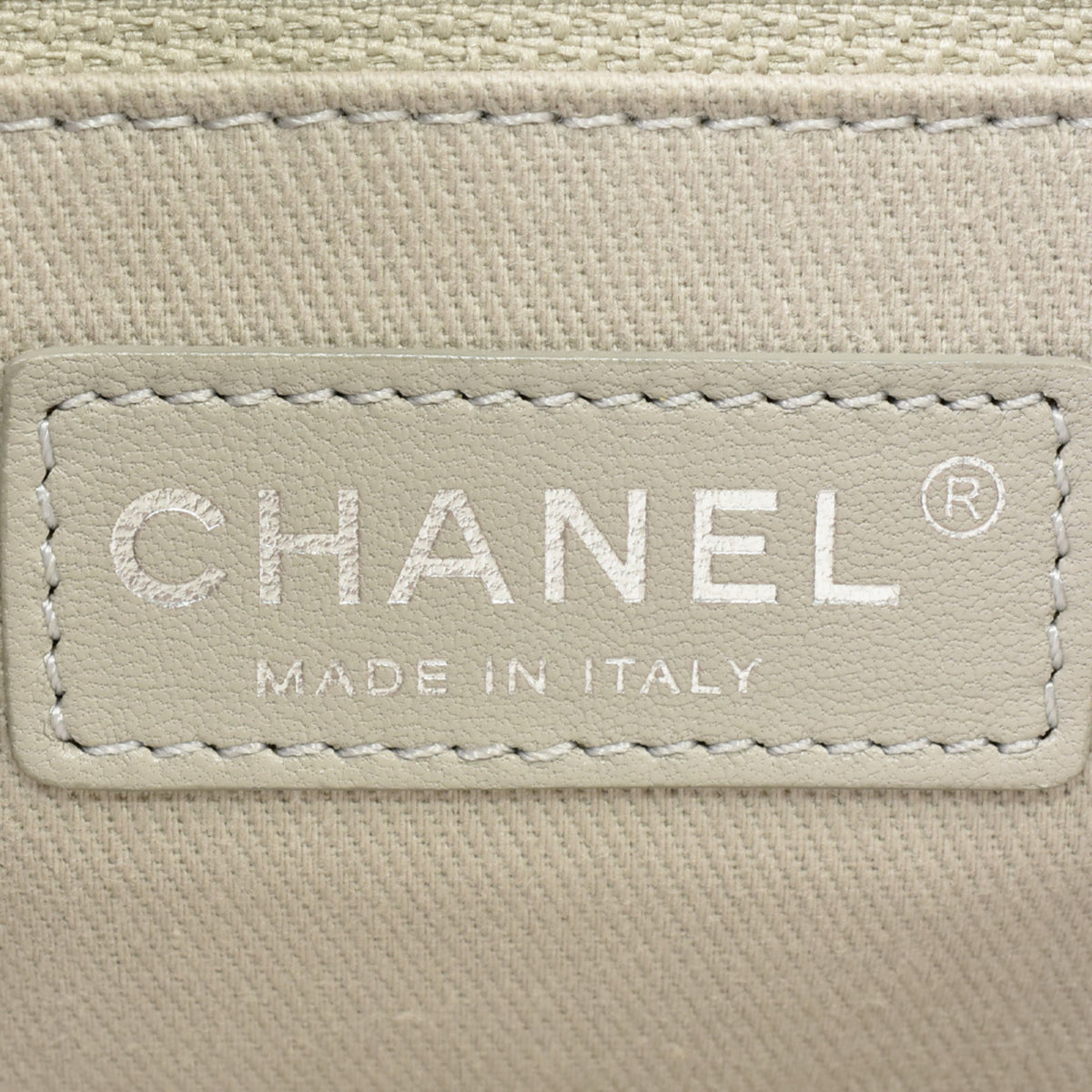 Chanel Off-White Grained Calfskin Shoulder Bag (Pre-Owned)