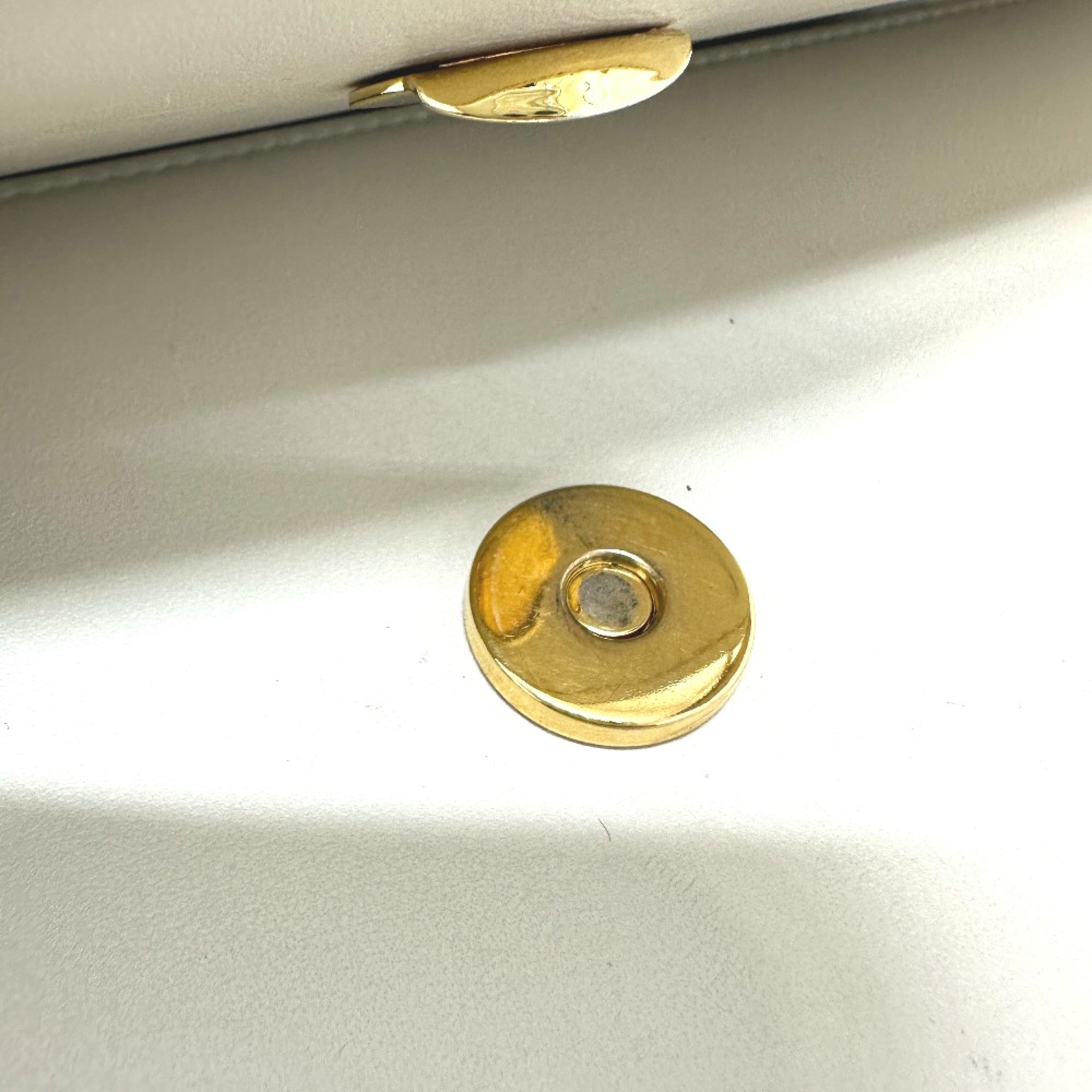 Gucci White Leather Shoulder Bag (Pre-Owned)