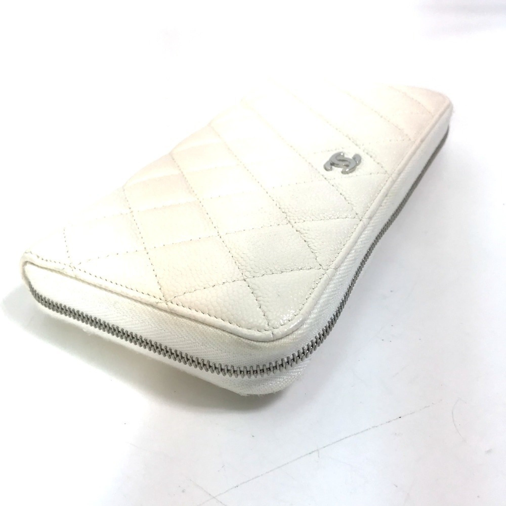 Chanel White Grained Calfskin Long Wallet (Bi-Fold) (Pre-Owned)