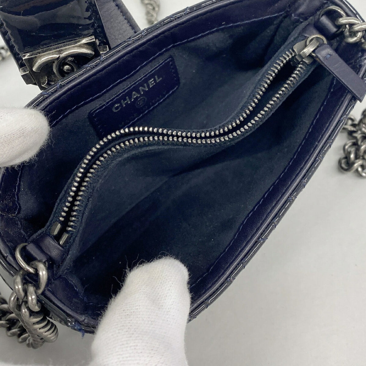 Chanel Navy Patent Leather Shoulder Bag (Pre-Owned)