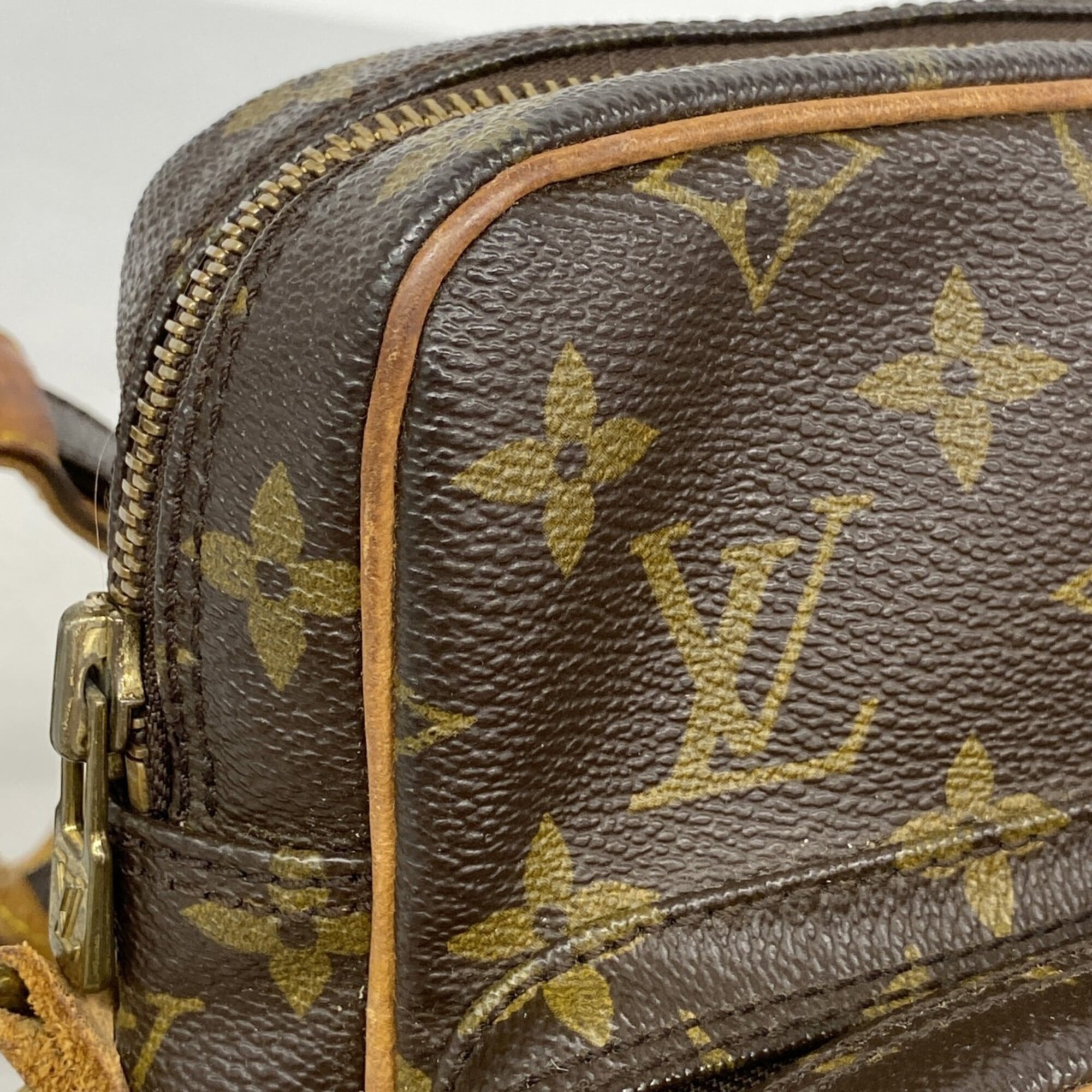 Louis Vuitton Brown Shoulder Bag (Pre-Owned)
