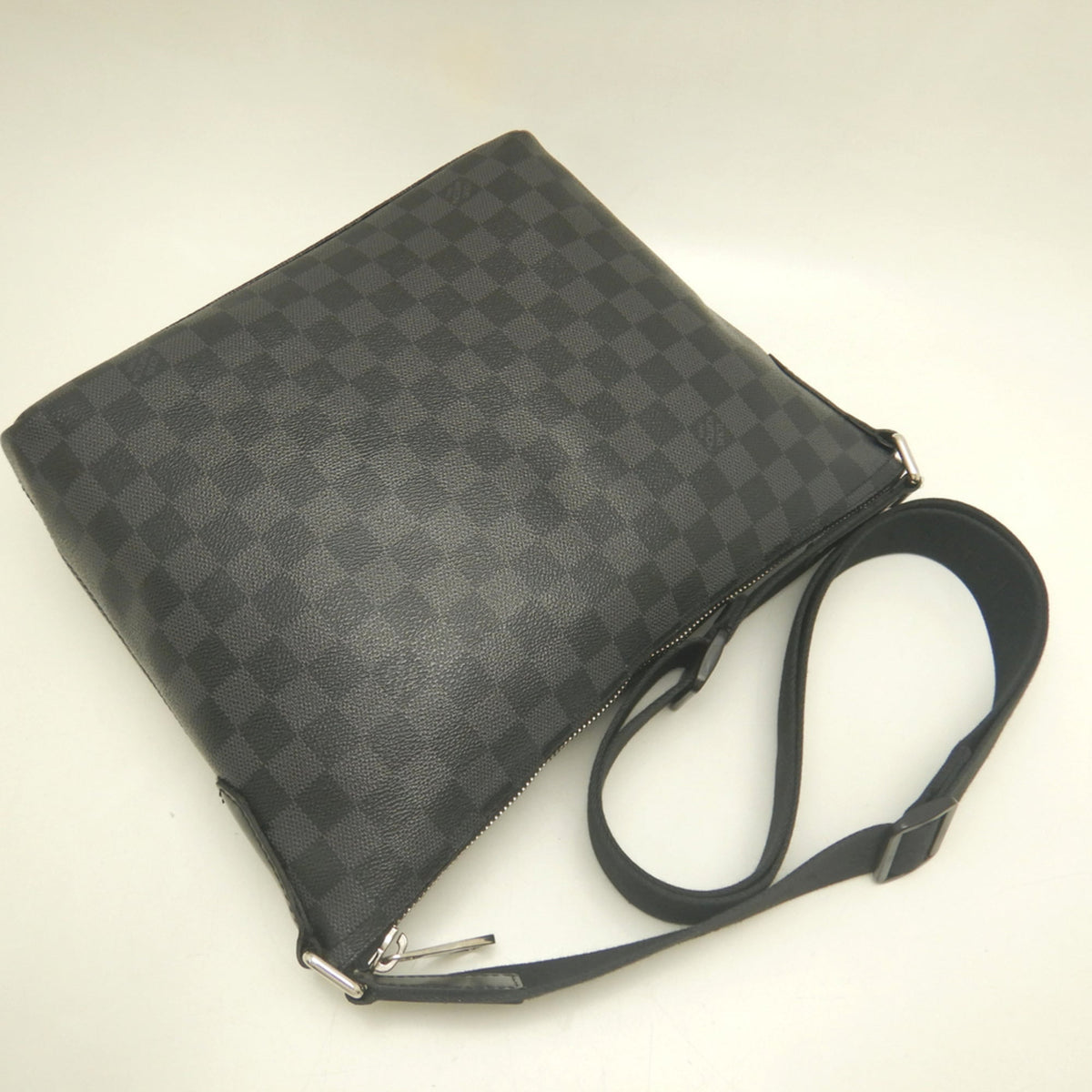 Louis Vuitton Damier Graphite Noir Damier Graphite Shoulder Bag (Pre-Owned)