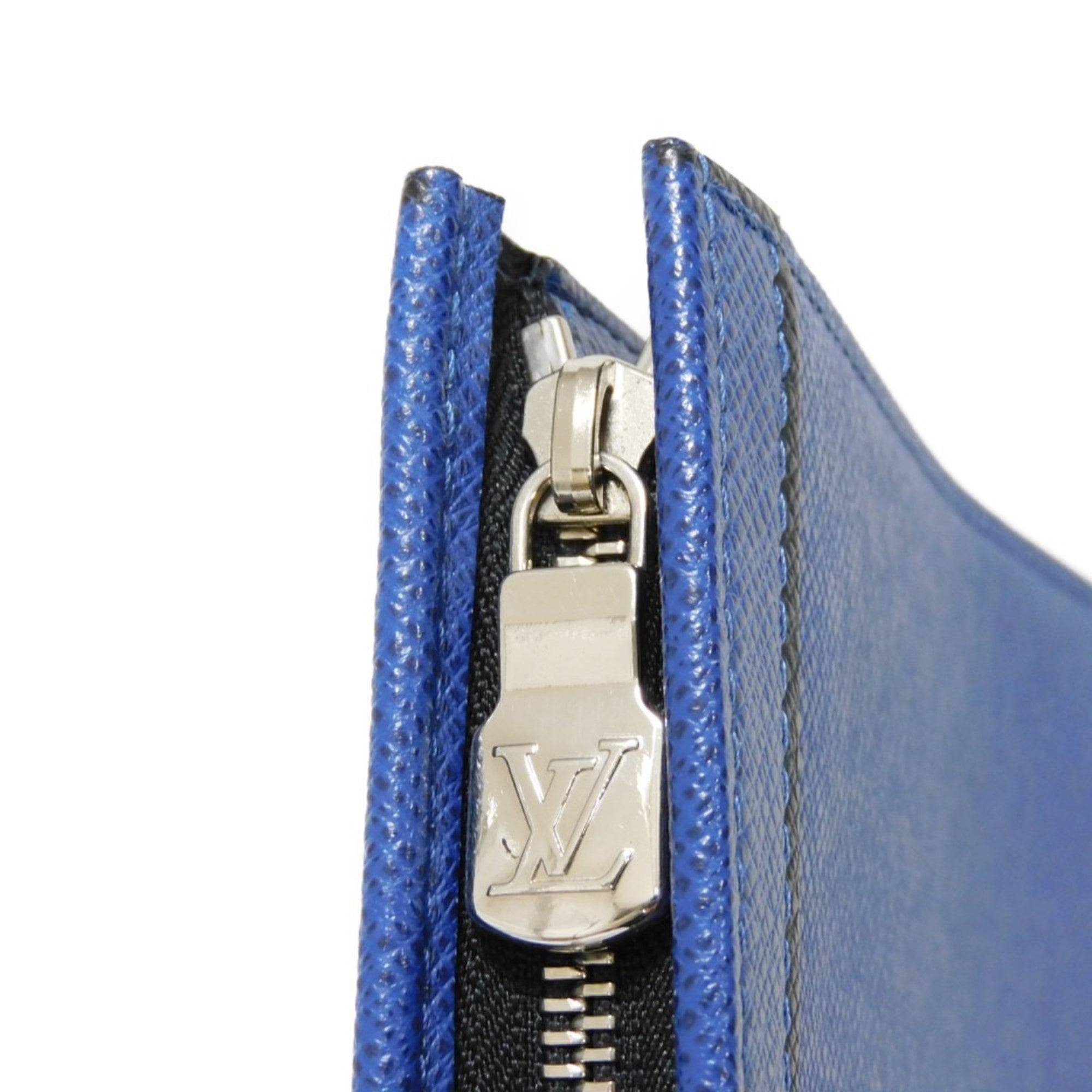 Louis Vuitton Blue Cobalt Taiga Leather Clutch Bag Pochette (Pre-Owned)