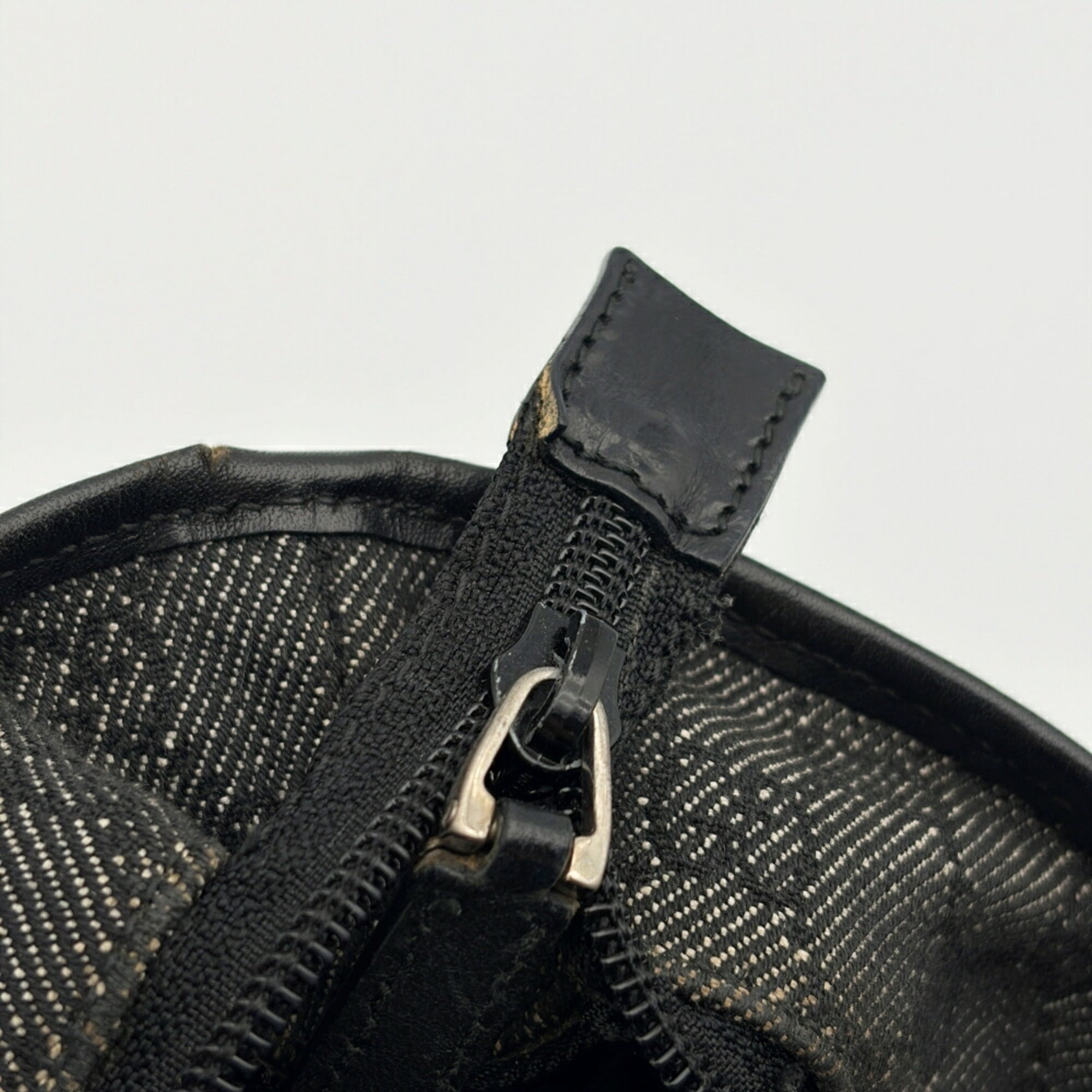 Gucci Black Gg Canvas Tote Bag (Pre-Owned)