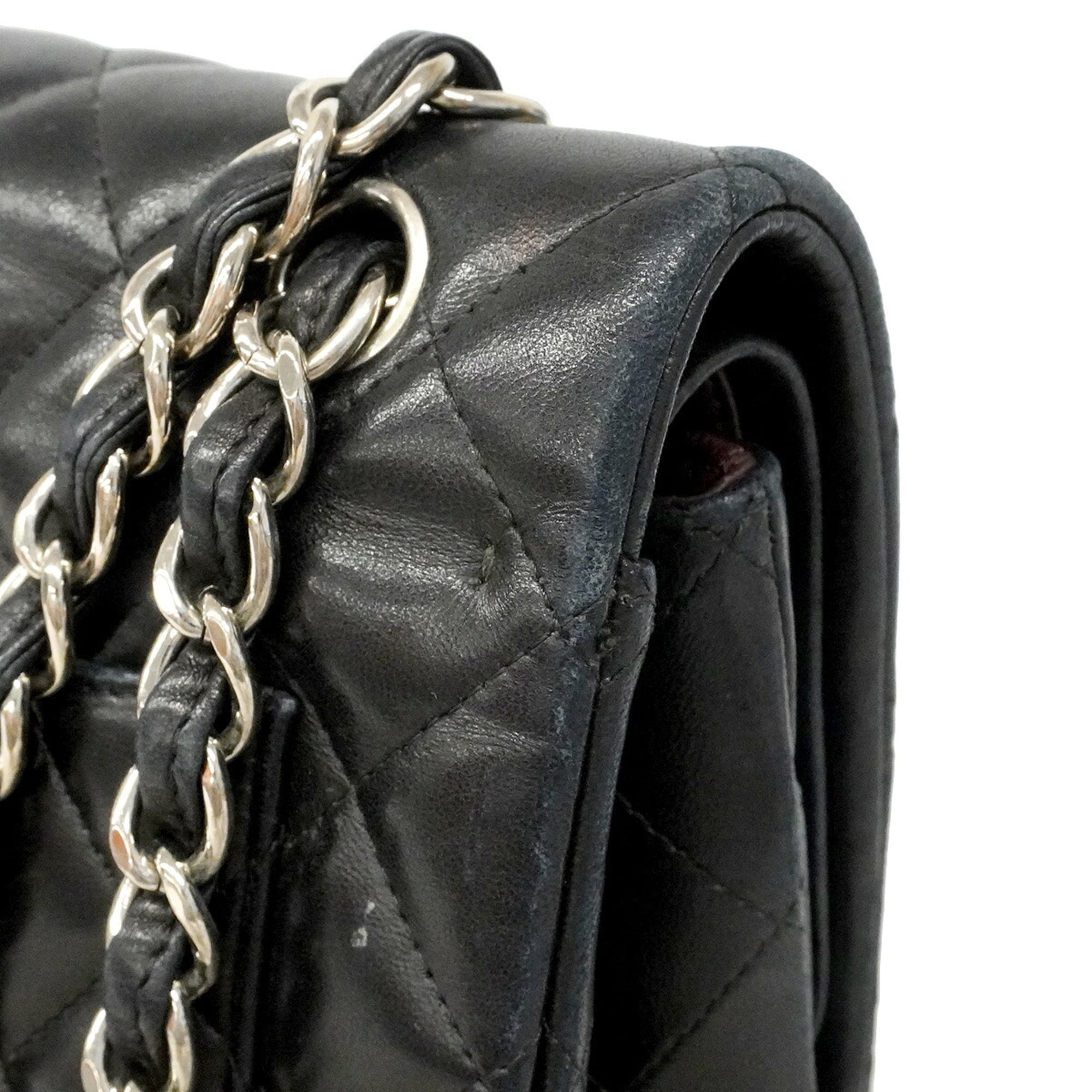 Chanel Black Leather Shoulder Bag (Pre-Owned)