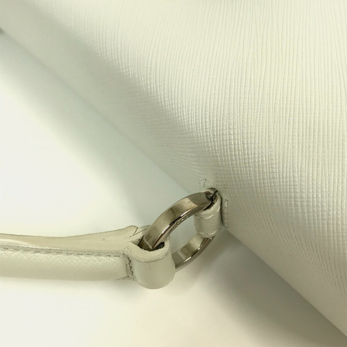 Salvatore Ferragamo Gancini White Leather Handbag Shoulder Bag (Pre-Owned)