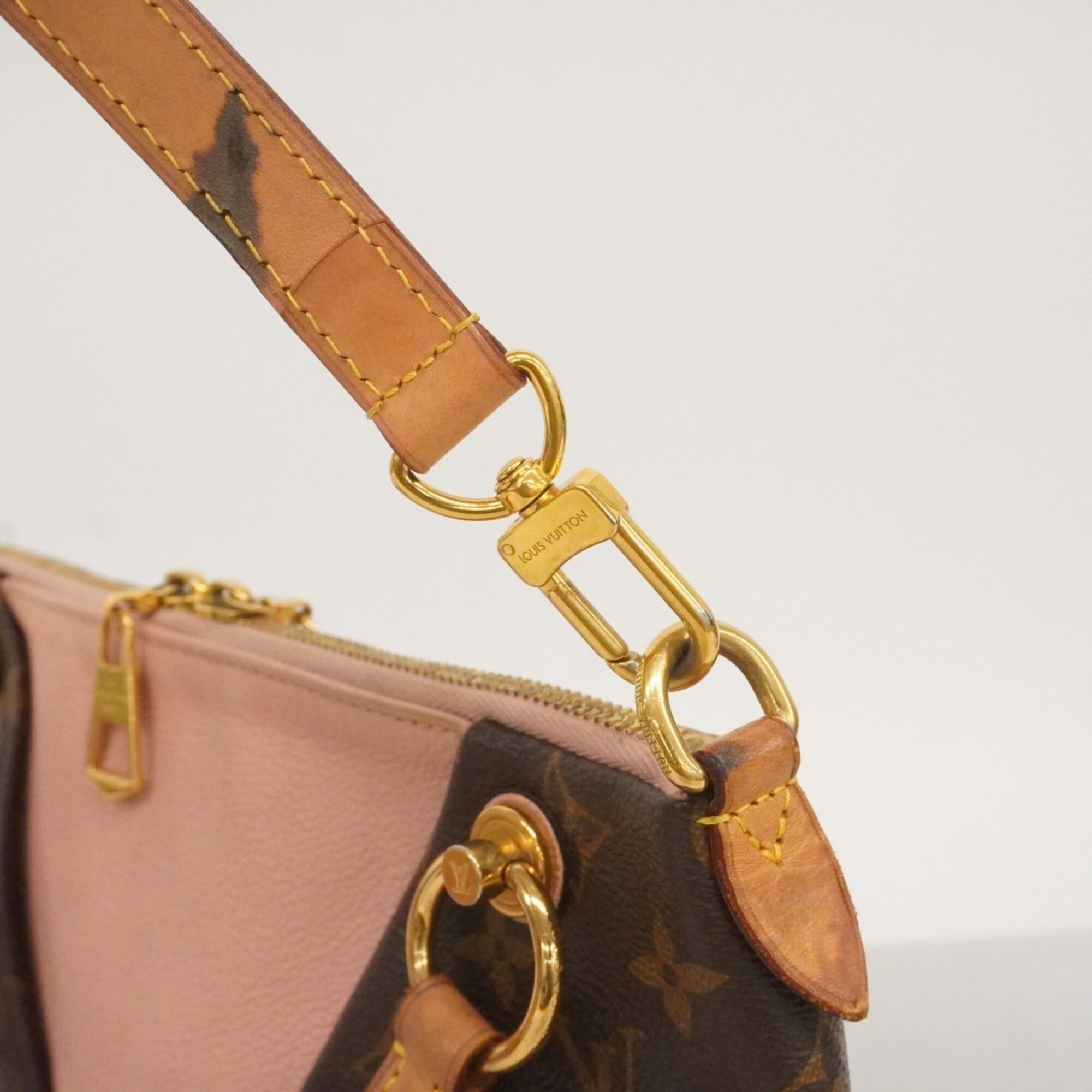 Louis Vuitton Rose Ballerine Handbag (Pre-Owned)
