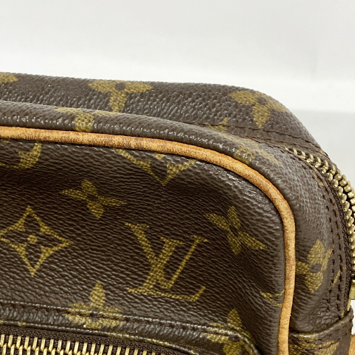 Louis Vuitton Brown Shoulder Bag (Pre-Owned)