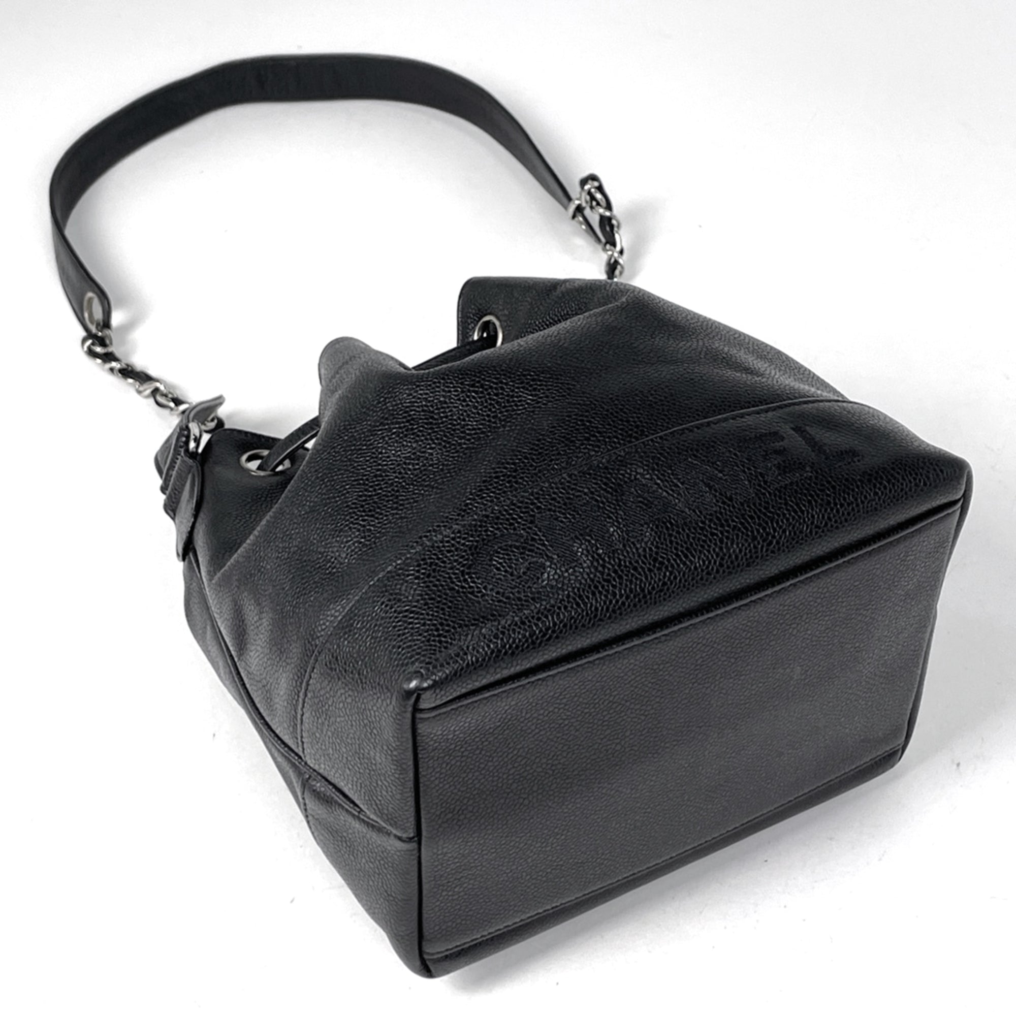 Chanel Black Grained Calfskin Shoulder Bag (Pre-Owned)