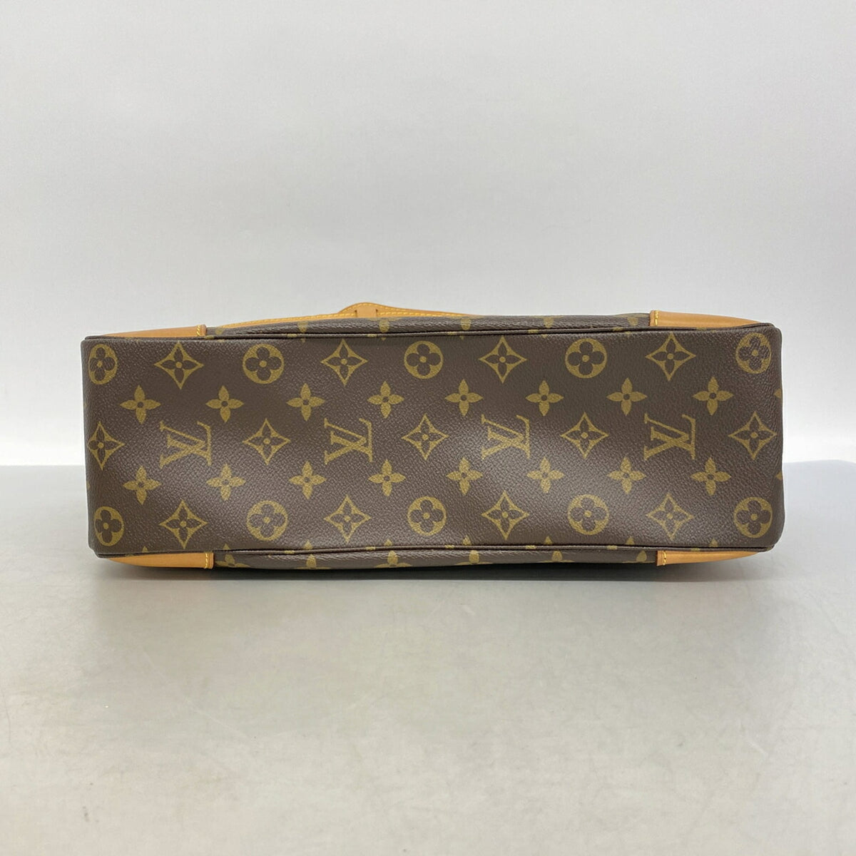 Louis Vuitton Brown Shoulder Bag (Pre-Owned)