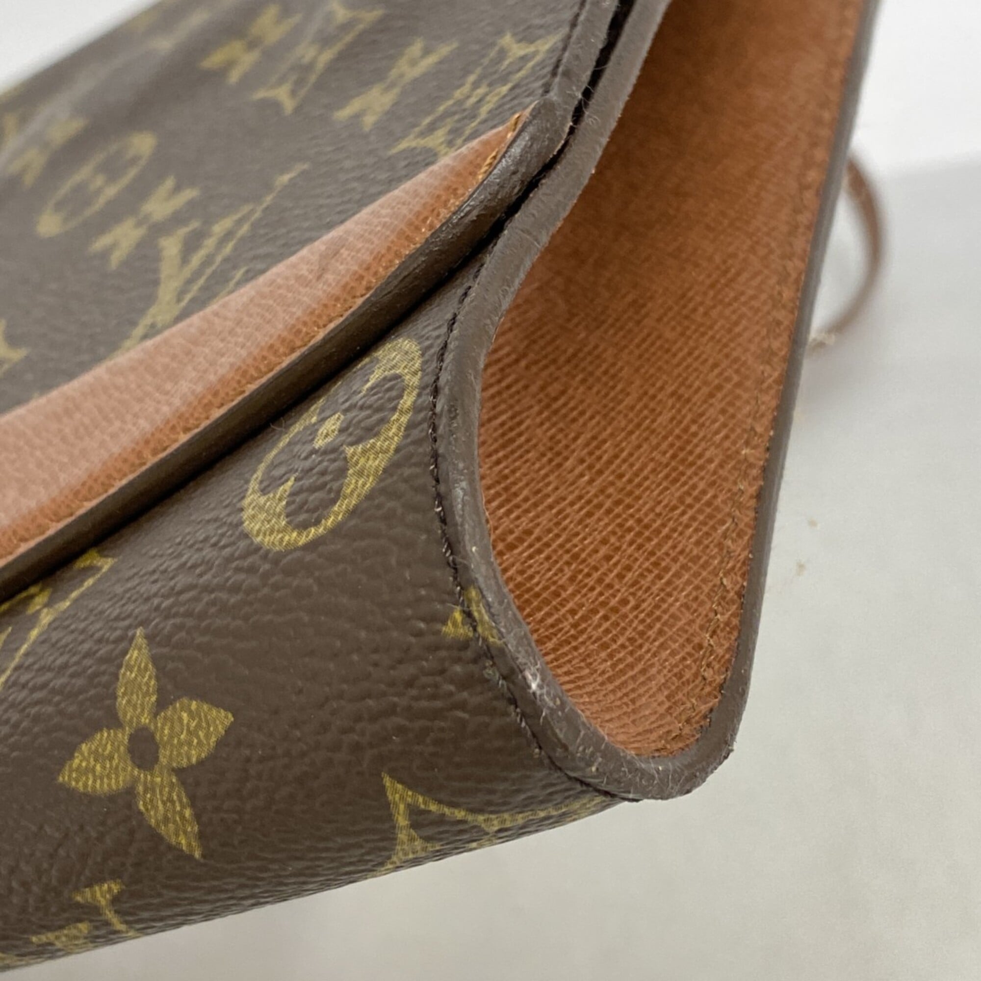 Louis Vuitton Brown Shoulder Bag (Pre-Owned)
