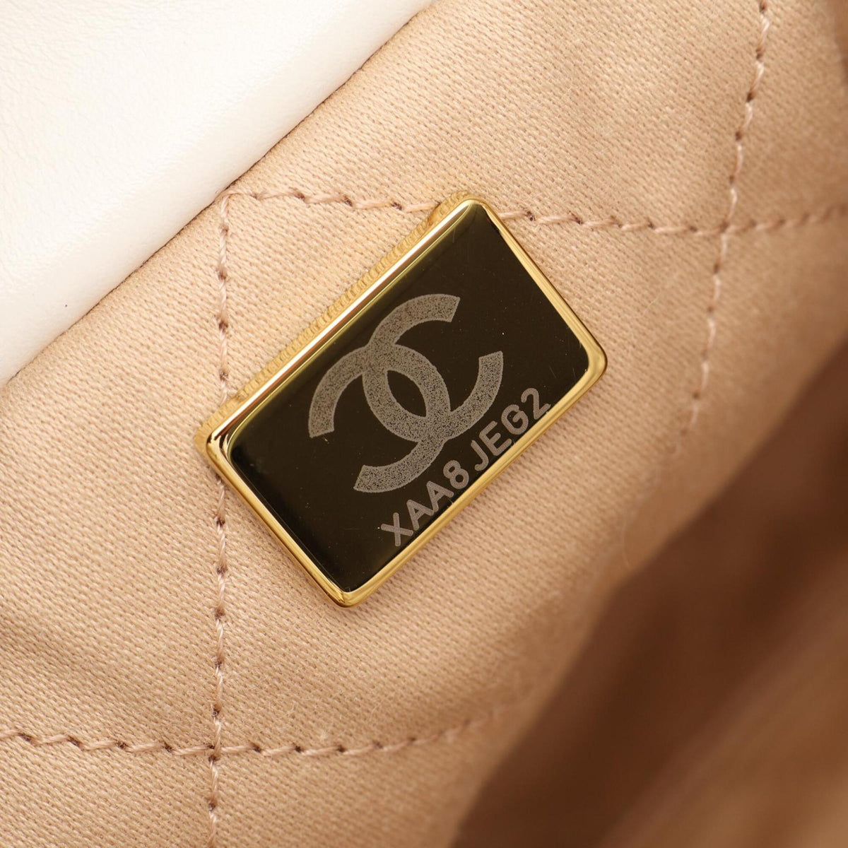 Chanel White Leather Handbag Shoulder Bag (Pre-Owned)