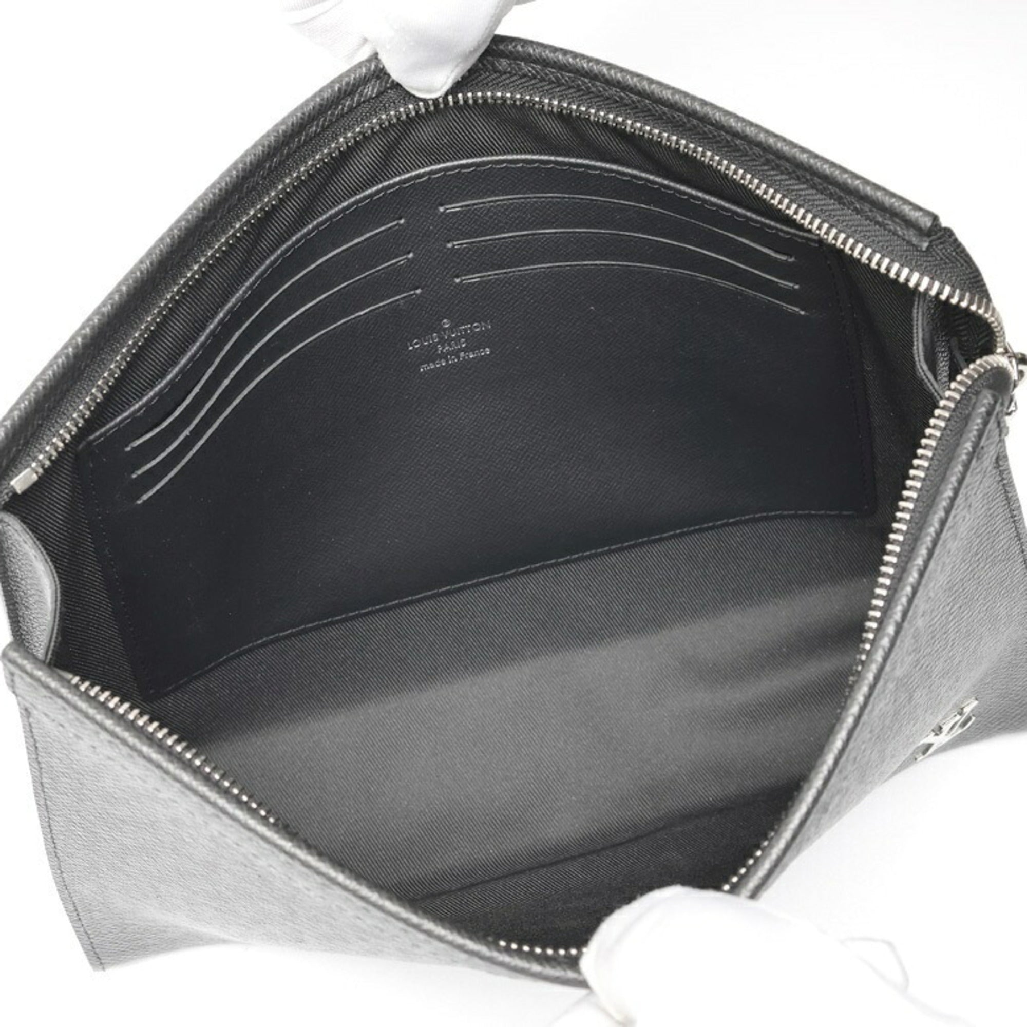 Louis Vuitton Black Taiga Leather Clutch Bag Pochette (Pre-Owned)