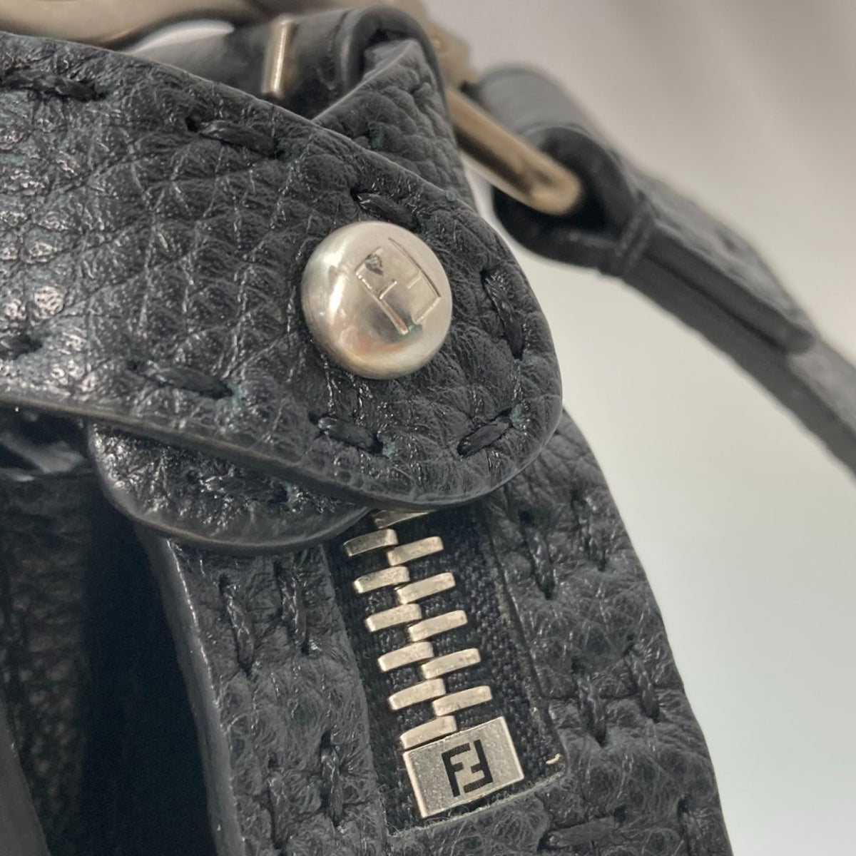 Fendi Black Leather Handbag (Pre-Owned)