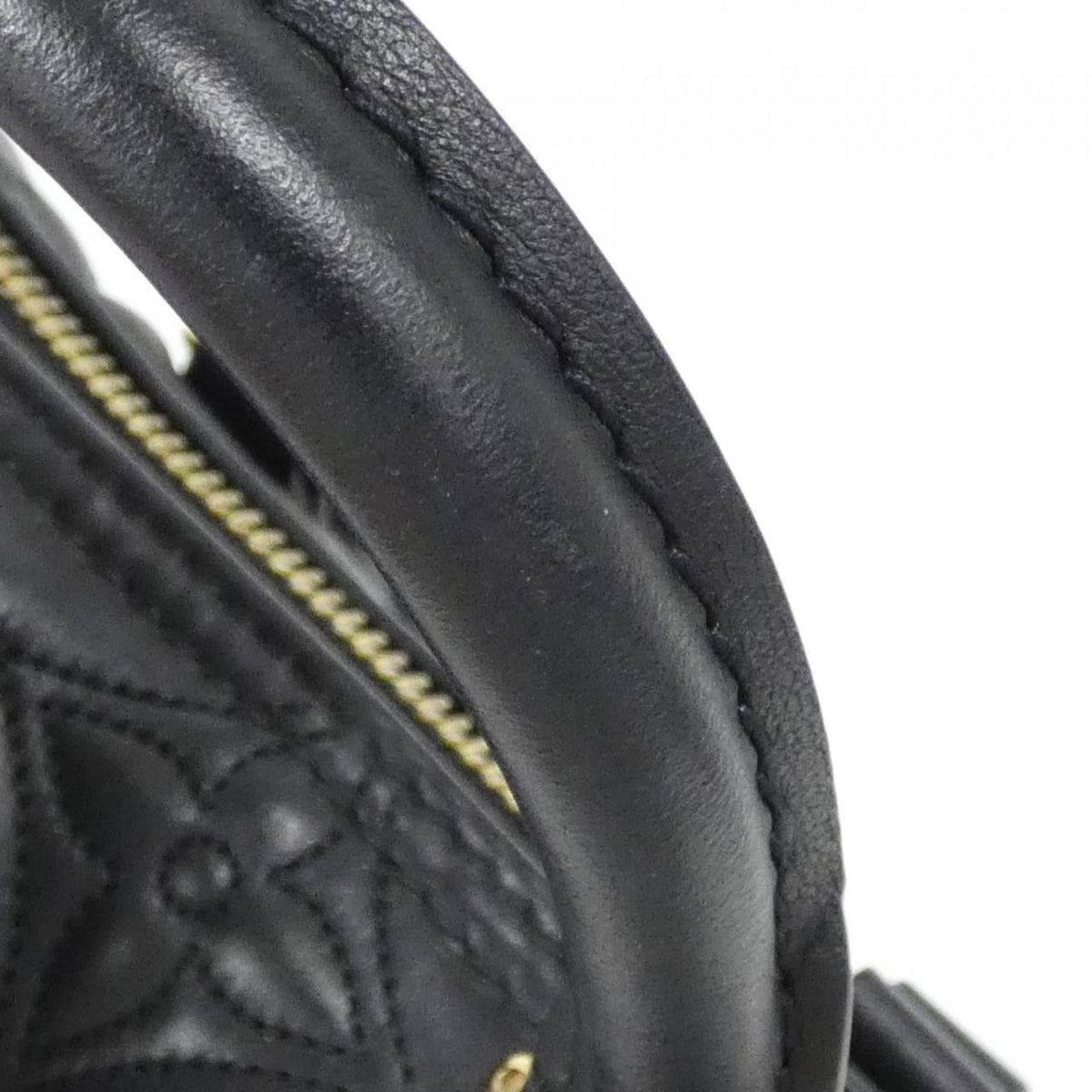 Louis Vuitton Black Leather Shoulder Bag (Pre-Owned)