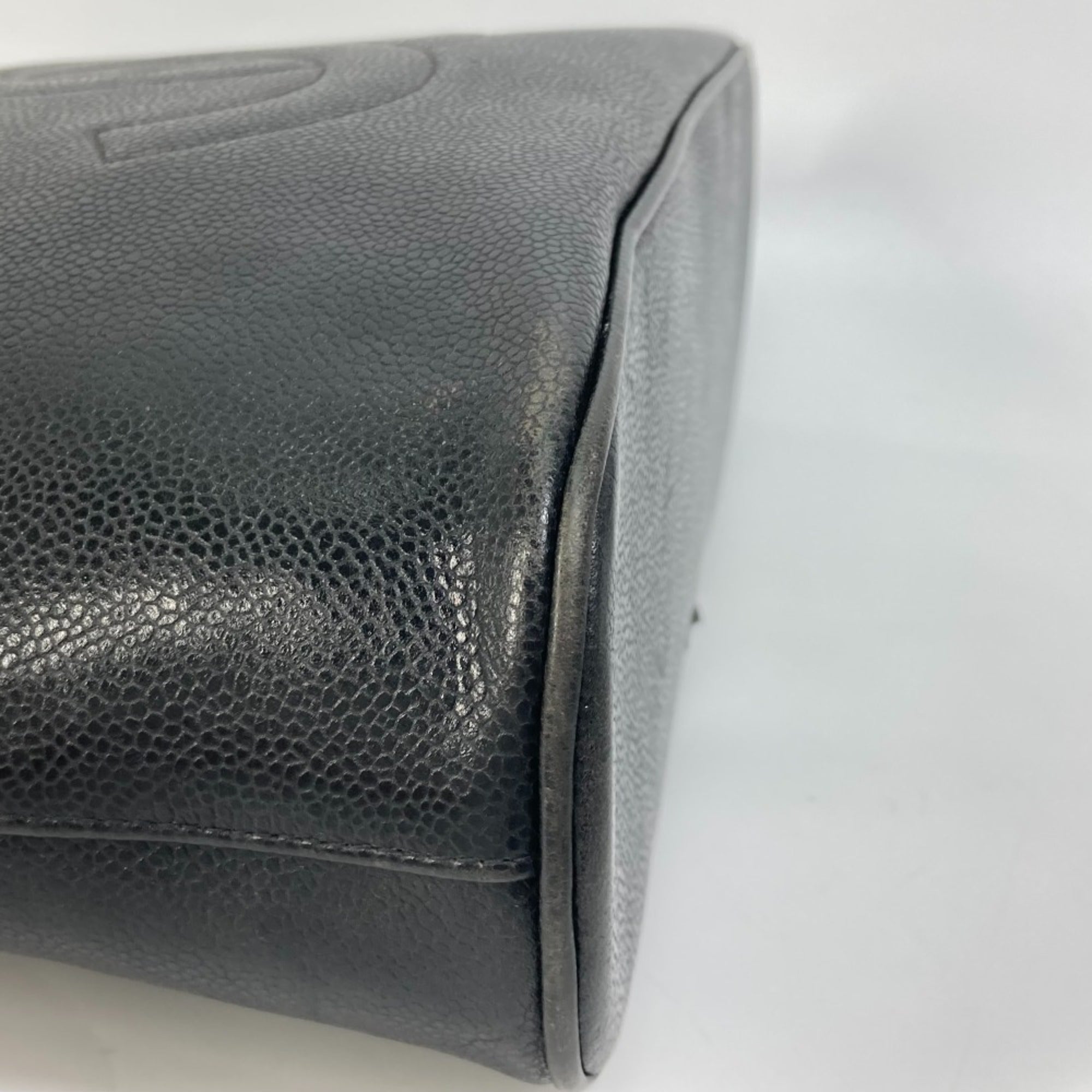 Chanel Black Leather Shoulder Bag (Pre-Owned)
