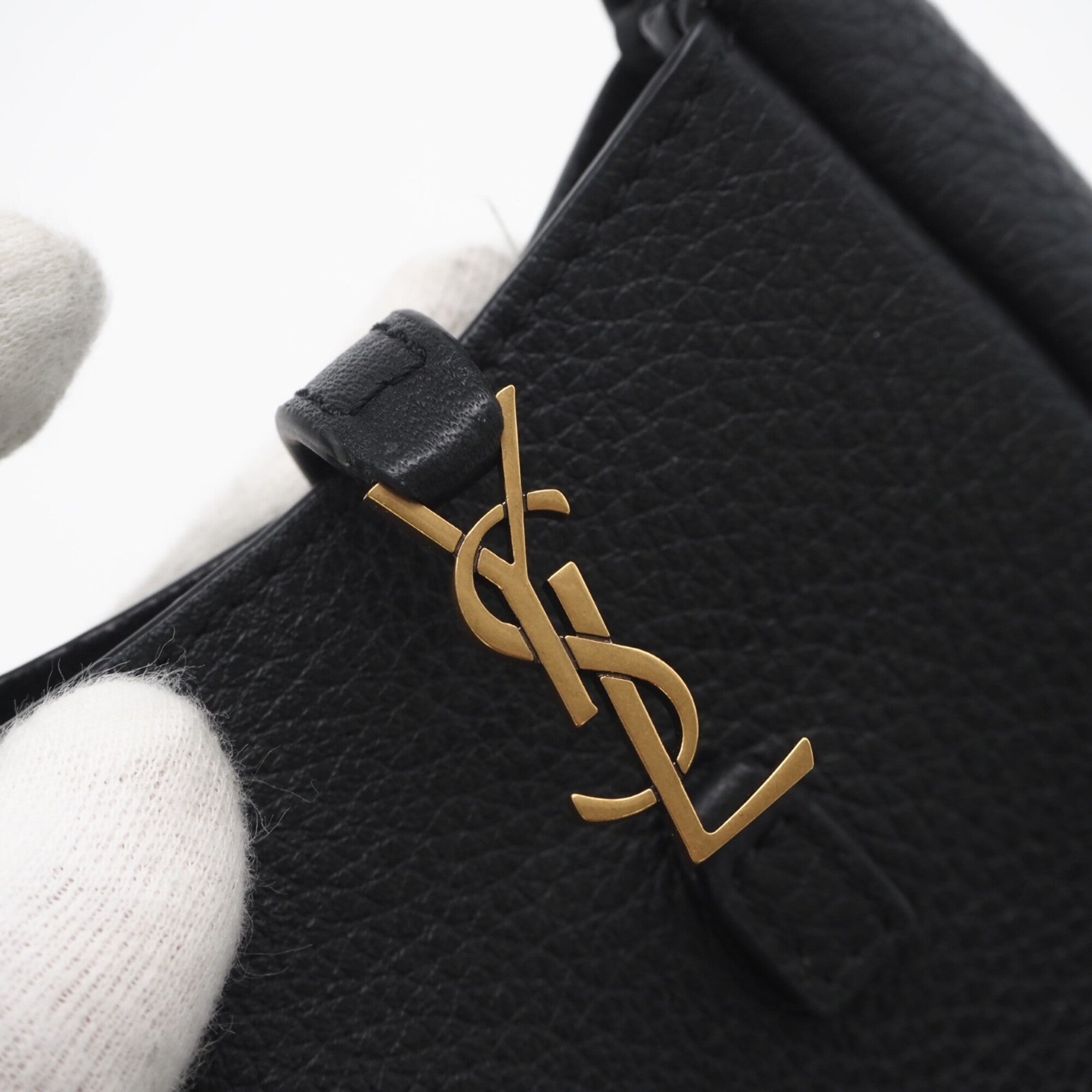 Yves Saint Laurent Black Leather Pouch (Pre-Owned)