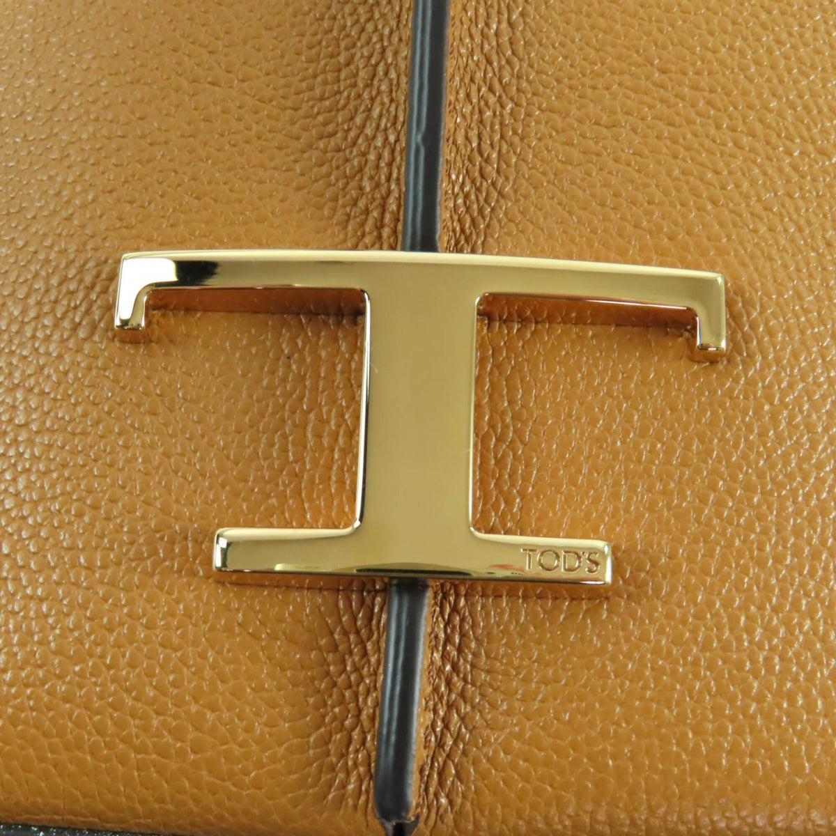 Tod's Brown Leather Shoulder Bag (Pre-Owned)