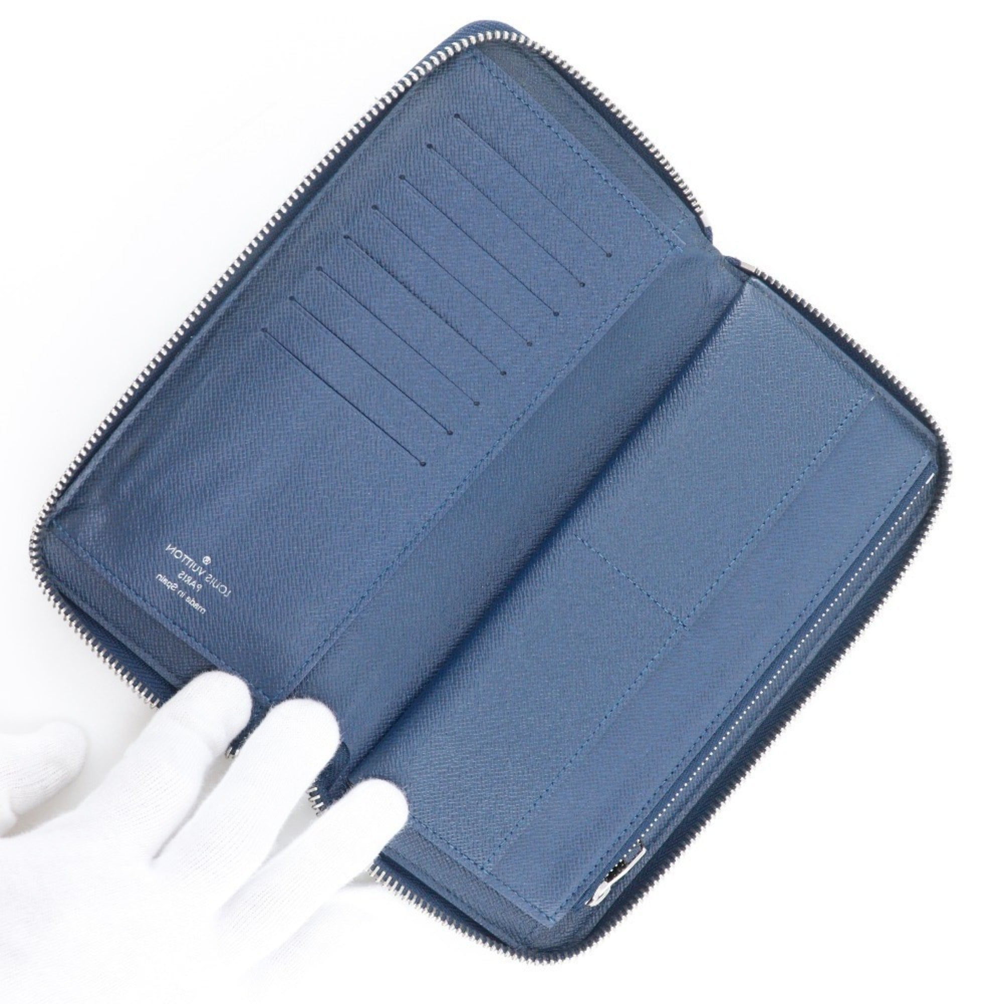 Louis Vuitton Taiga Navy Ocean Taiga Leather Long Wallet (Bi-Fold) (Pre-Owned)