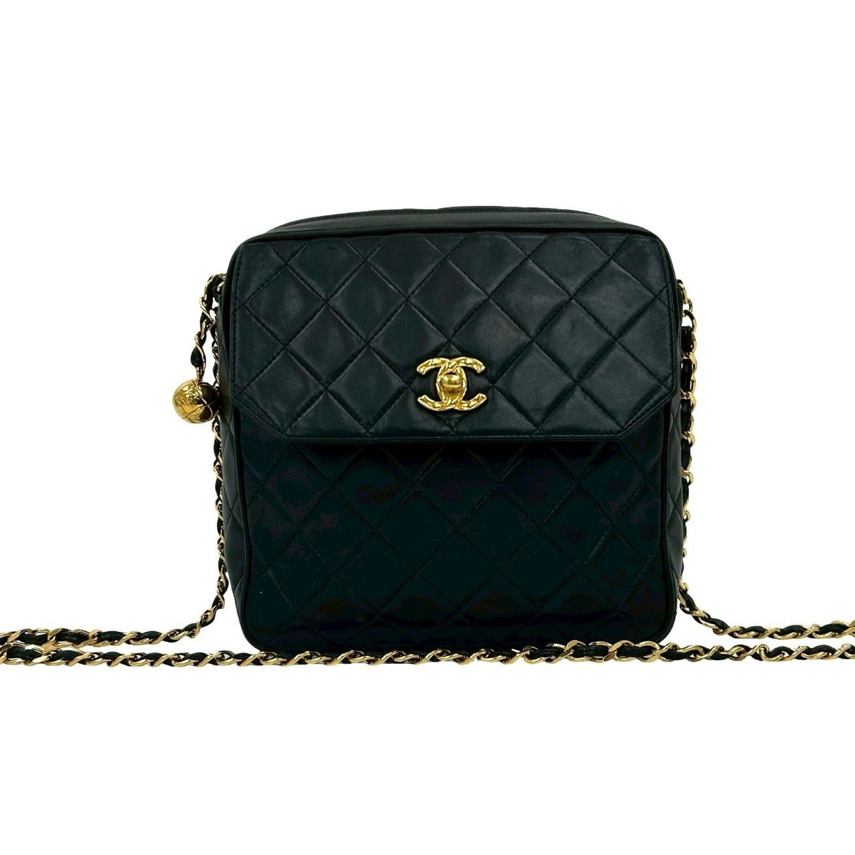Chanel Matelasse Black Leather Shoulder Bag (Pre-Owned)